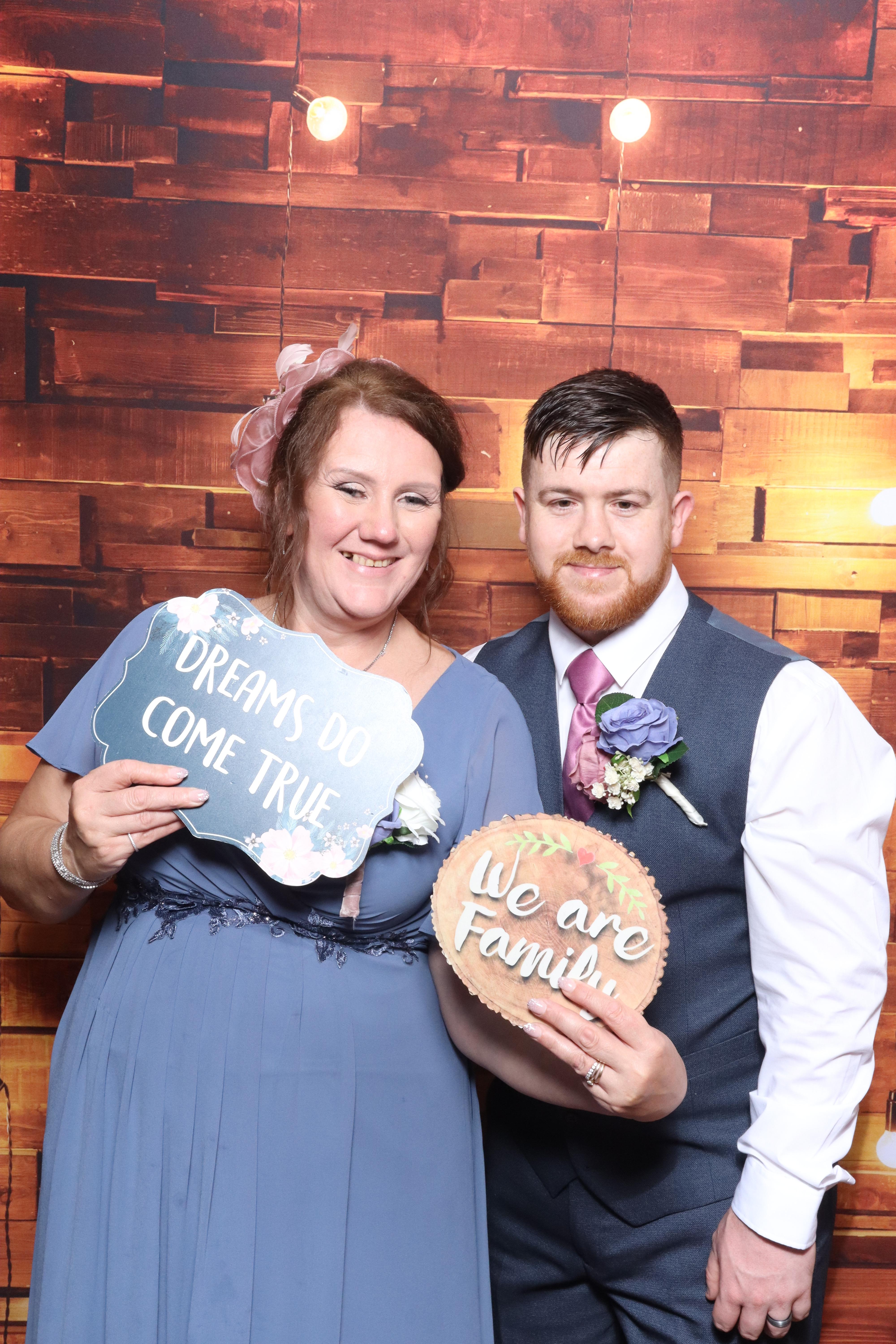 John & Amy Louise | View more photos from the event at gallery.magicimages.uk/u/MagicImages/John-Amy-Louise