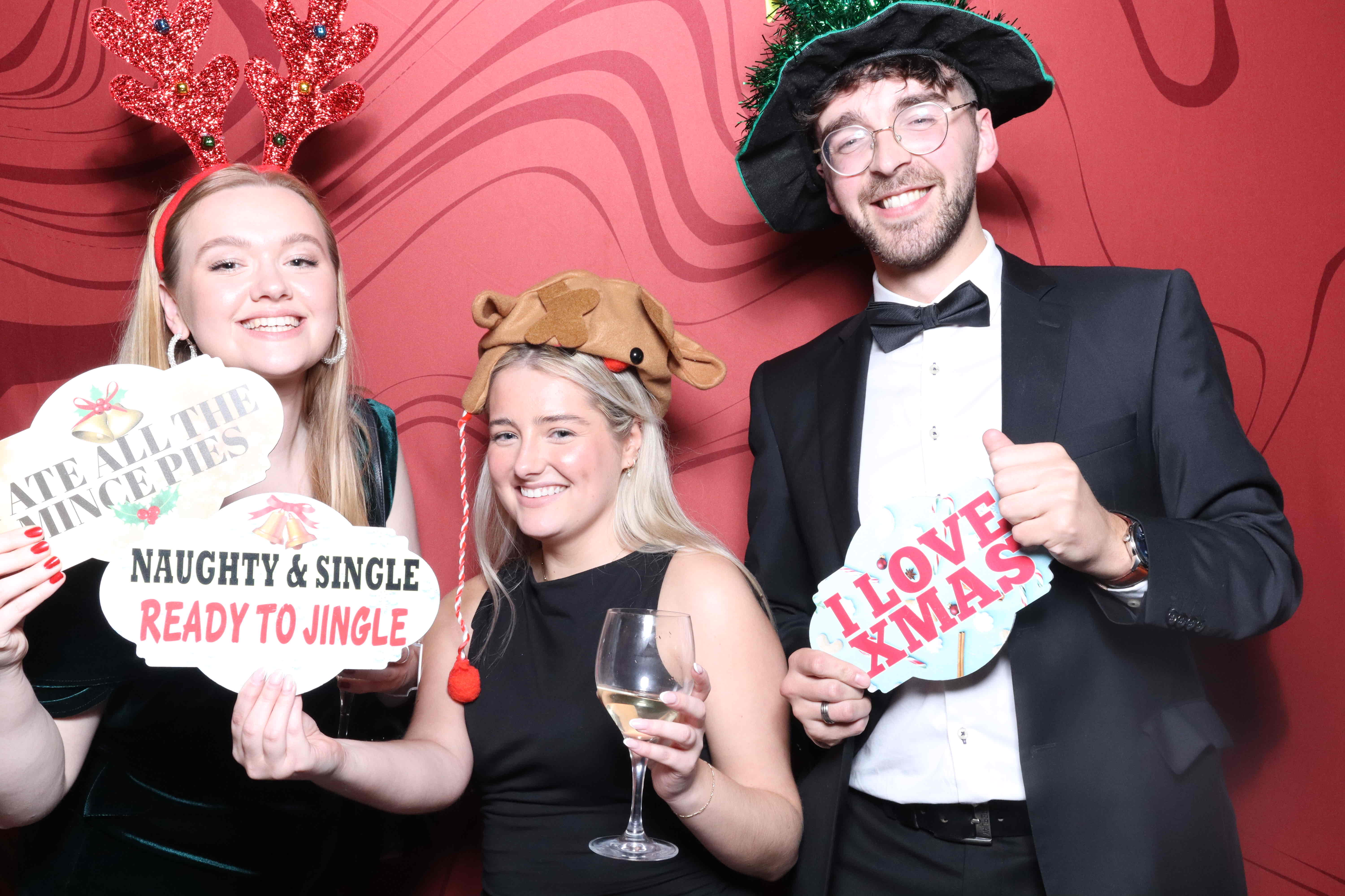 KPMG Christmas Party  | View more photos from the event at gallery.magicimages.uk/u/MagicImages/KPMG-Christmas-Party-0