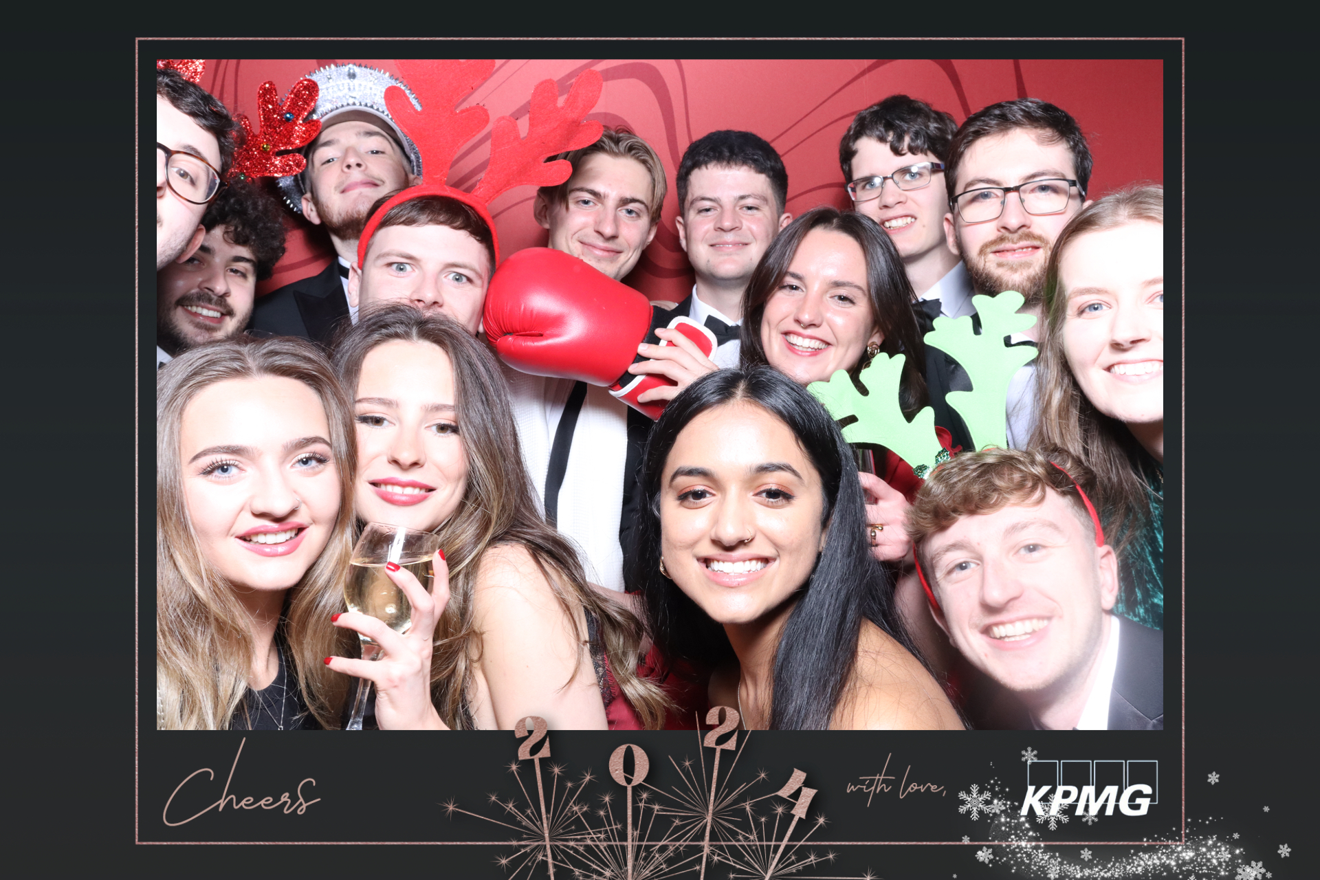 KPMG Christmas Party  | View more photos from the event at gallery.magicimages.uk/u/MagicImages/KPMG-Christmas-Party-0