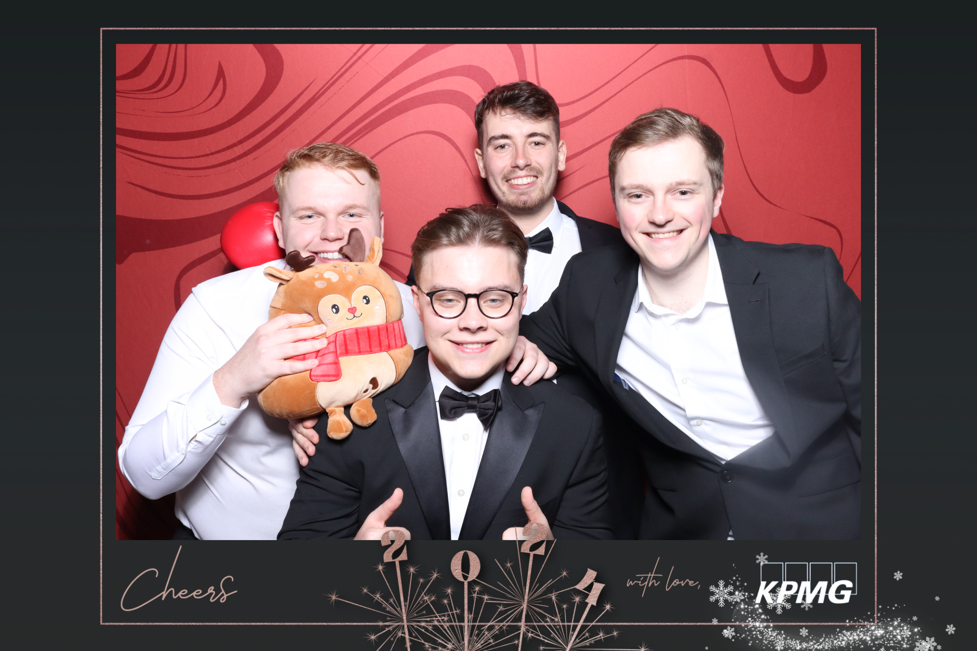KPMG Christmas Party  | View more photos from the event at gallery.magicimages.uk/u/MagicImages/KPMG-Christmas-Party-0