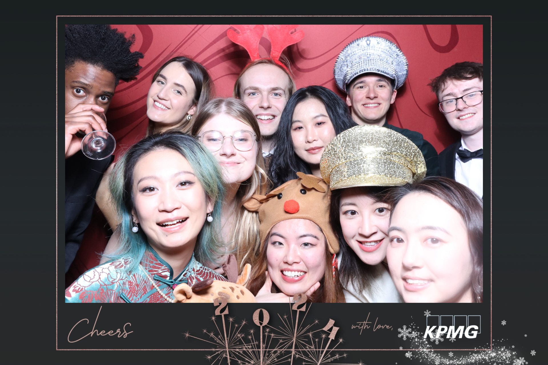 KPMG Christmas Party  | View more photos from the event at gallery.magicimages.uk/u/MagicImages/KPMG-Christmas-Party-0