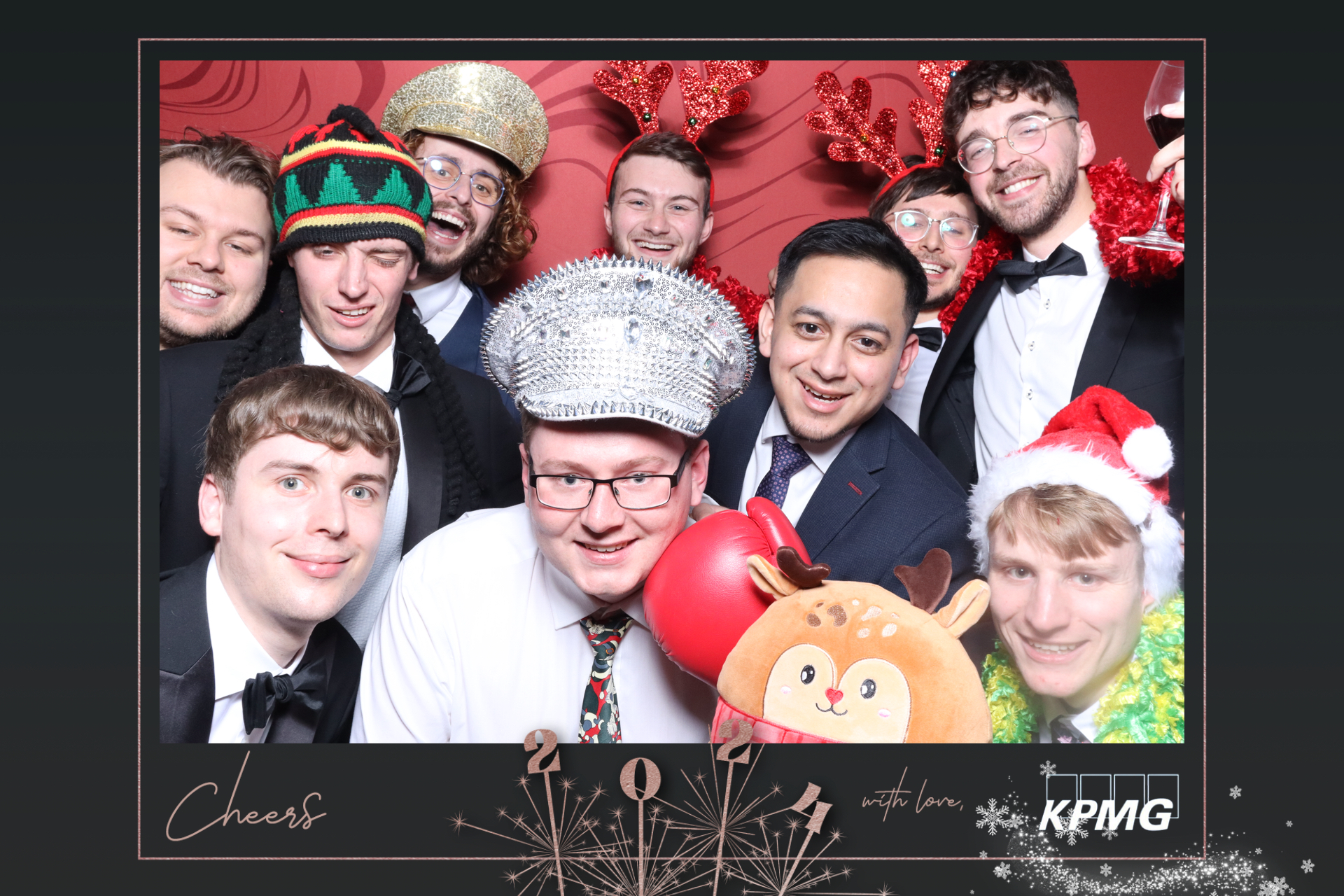 KPMG Christmas Party  | View more photos from the event at gallery.magicimages.uk/u/MagicImages/KPMG-Christmas-Party-0