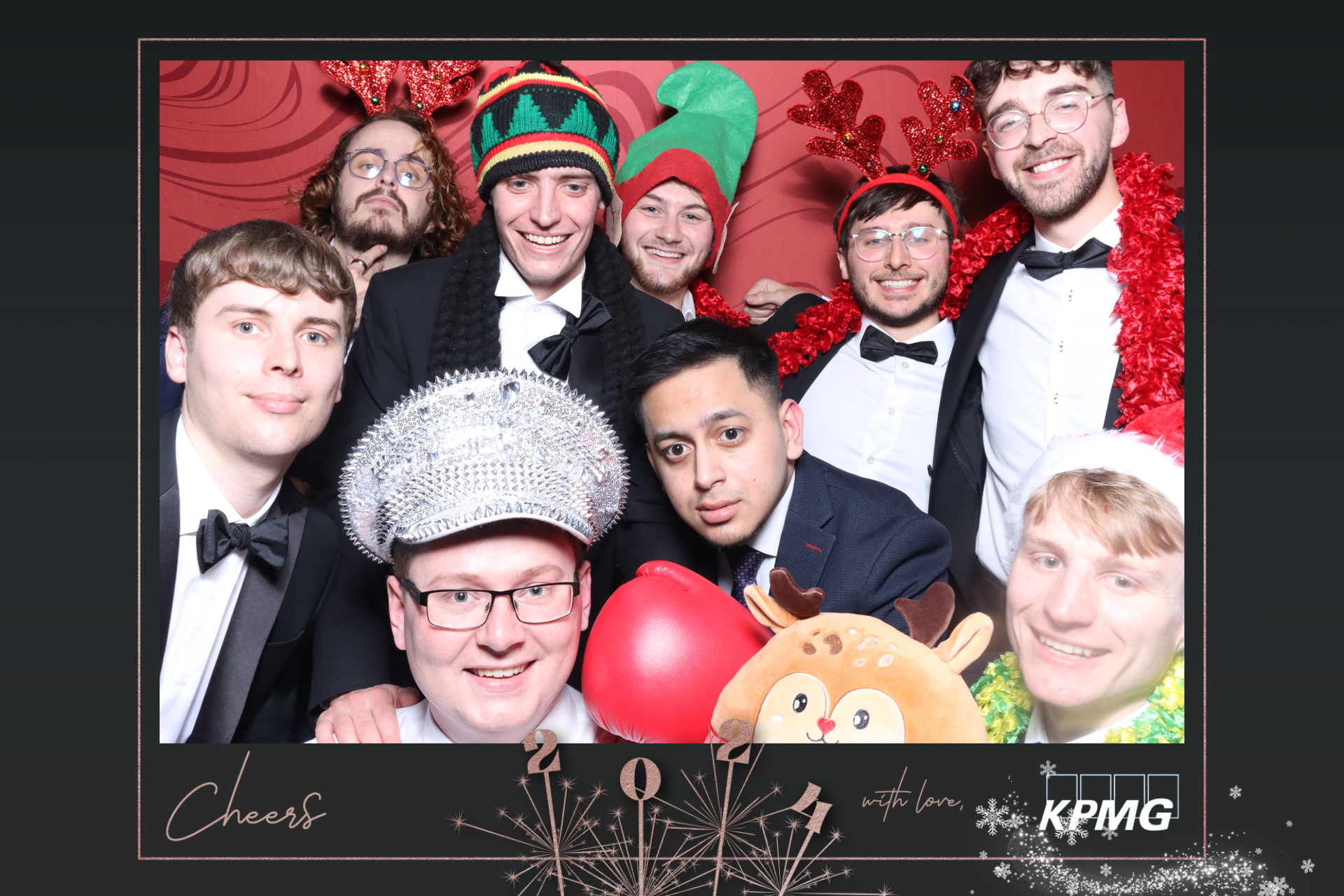 KPMG Christmas Party  | View more photos from the event at gallery.magicimages.uk/u/MagicImages/KPMG-Christmas-Party-0