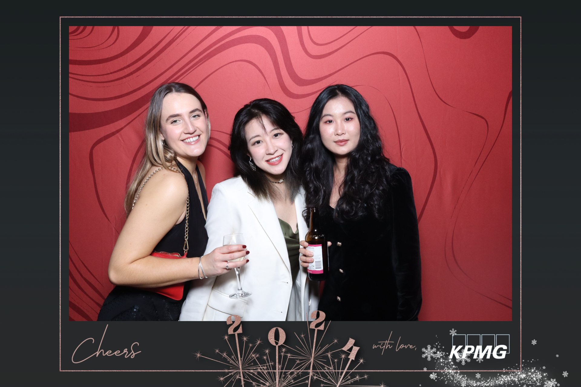 KPMG Christmas Party  | View more photos from the event at gallery.magicimages.uk/u/MagicImages/KPMG-Christmas-Party-0
