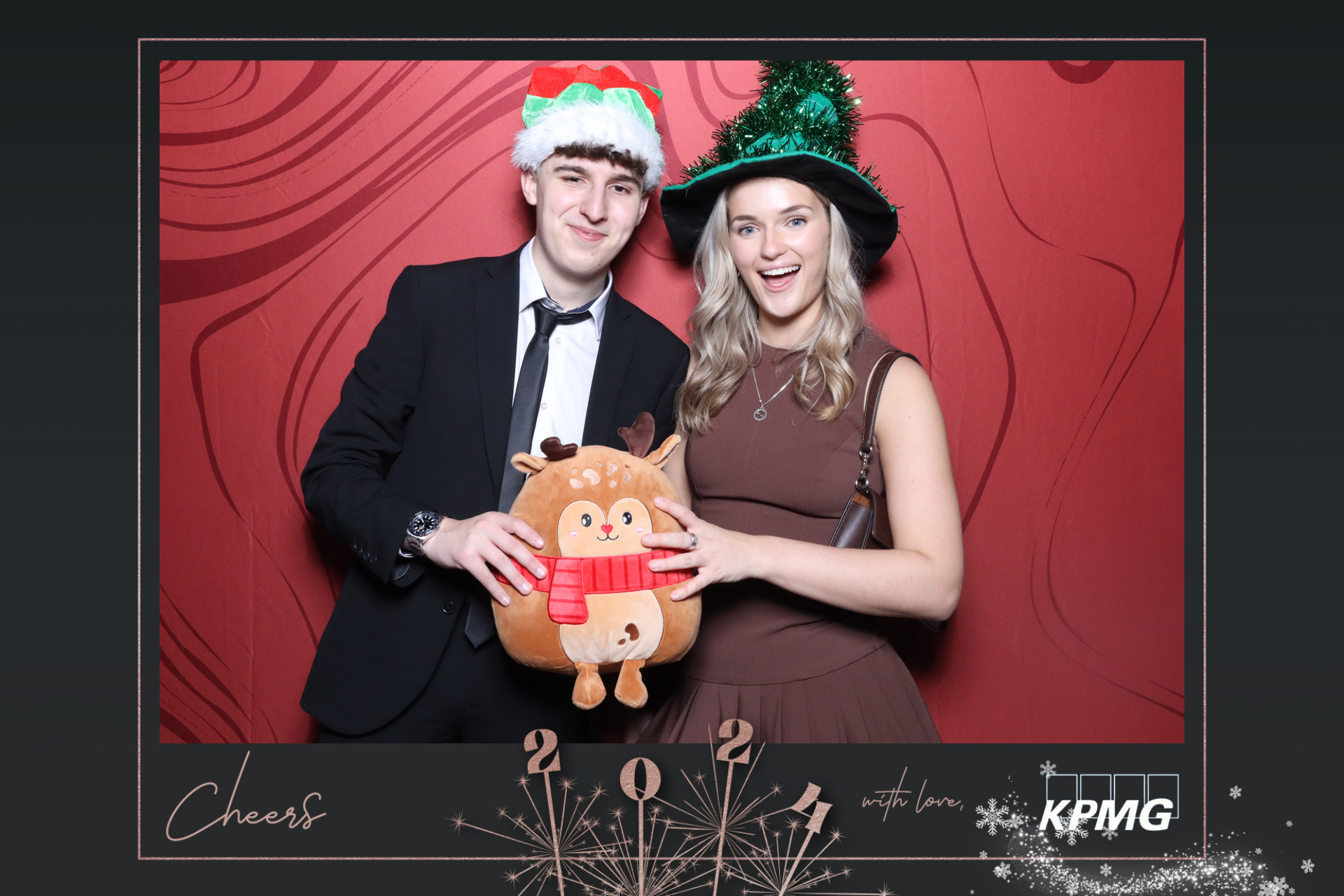 KPMG Christmas Party  | View more photos from the event at gallery.magicimages.uk/u/MagicImages/KPMG-Christmas-Party-0