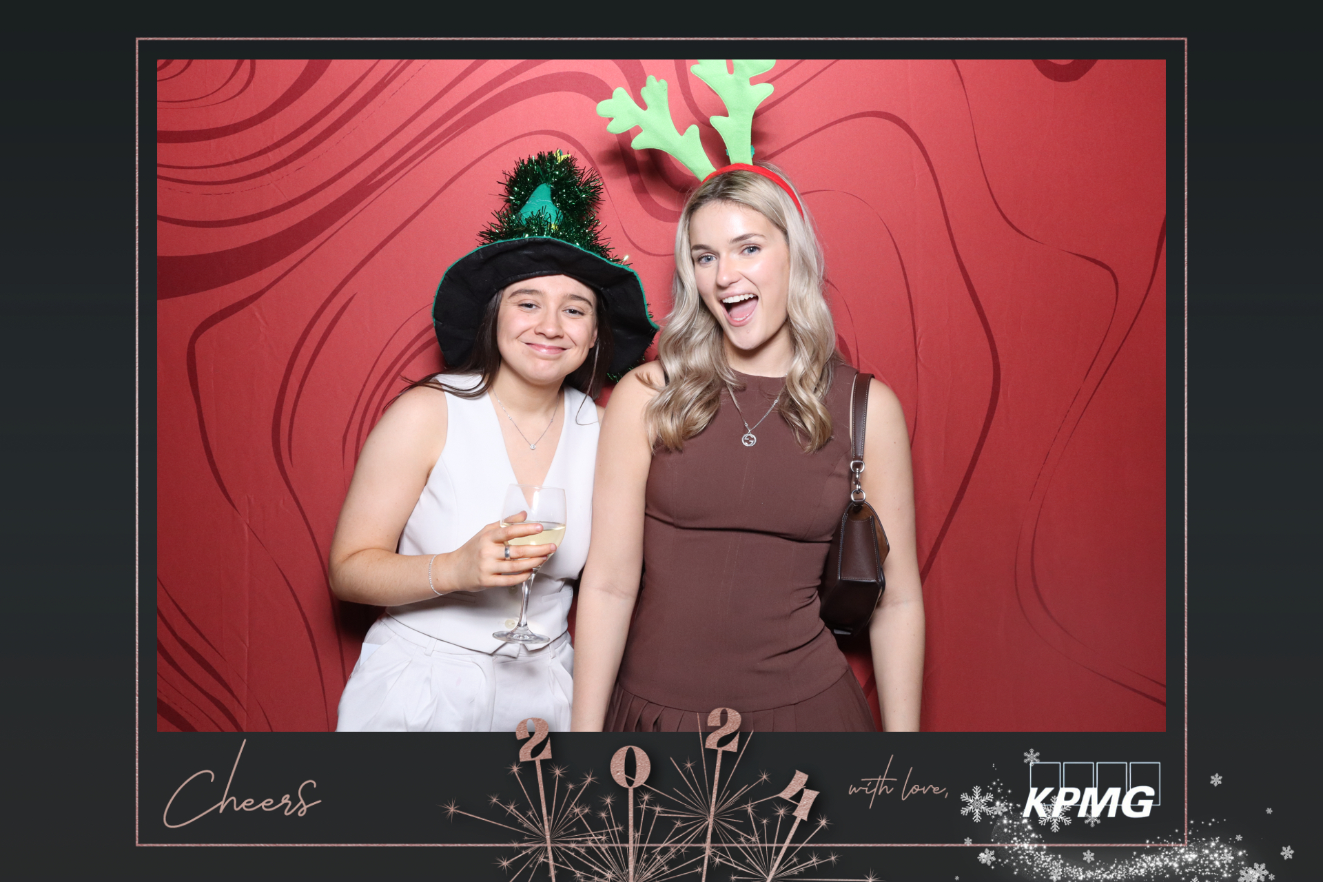 KPMG Christmas Party  | View more photos from the event at gallery.magicimages.uk/u/MagicImages/KPMG-Christmas-Party-0