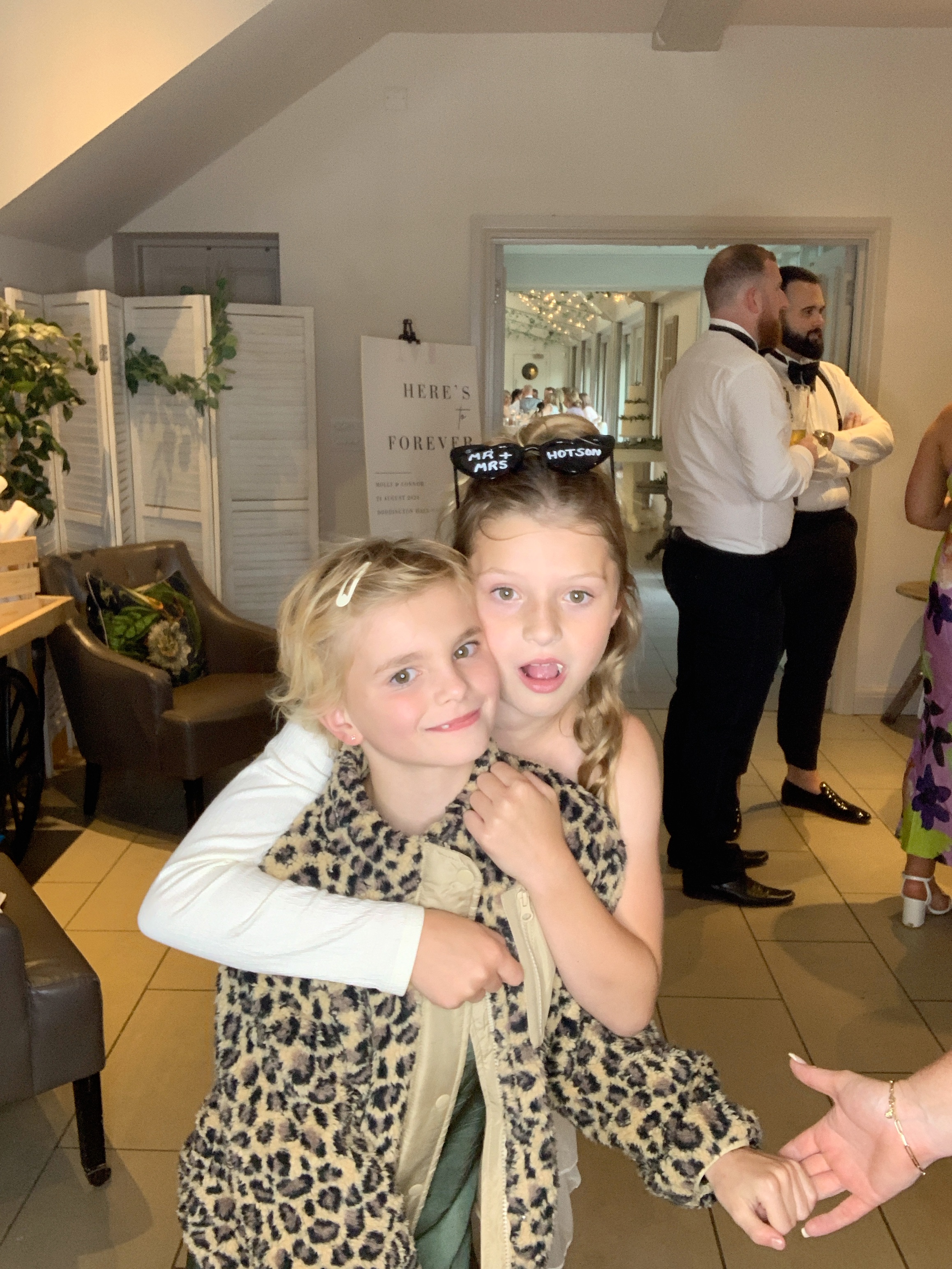 Molly & Connor  | View more photos from the event at gallery.magicimages.uk/u/MagicImages/Molly-Connor