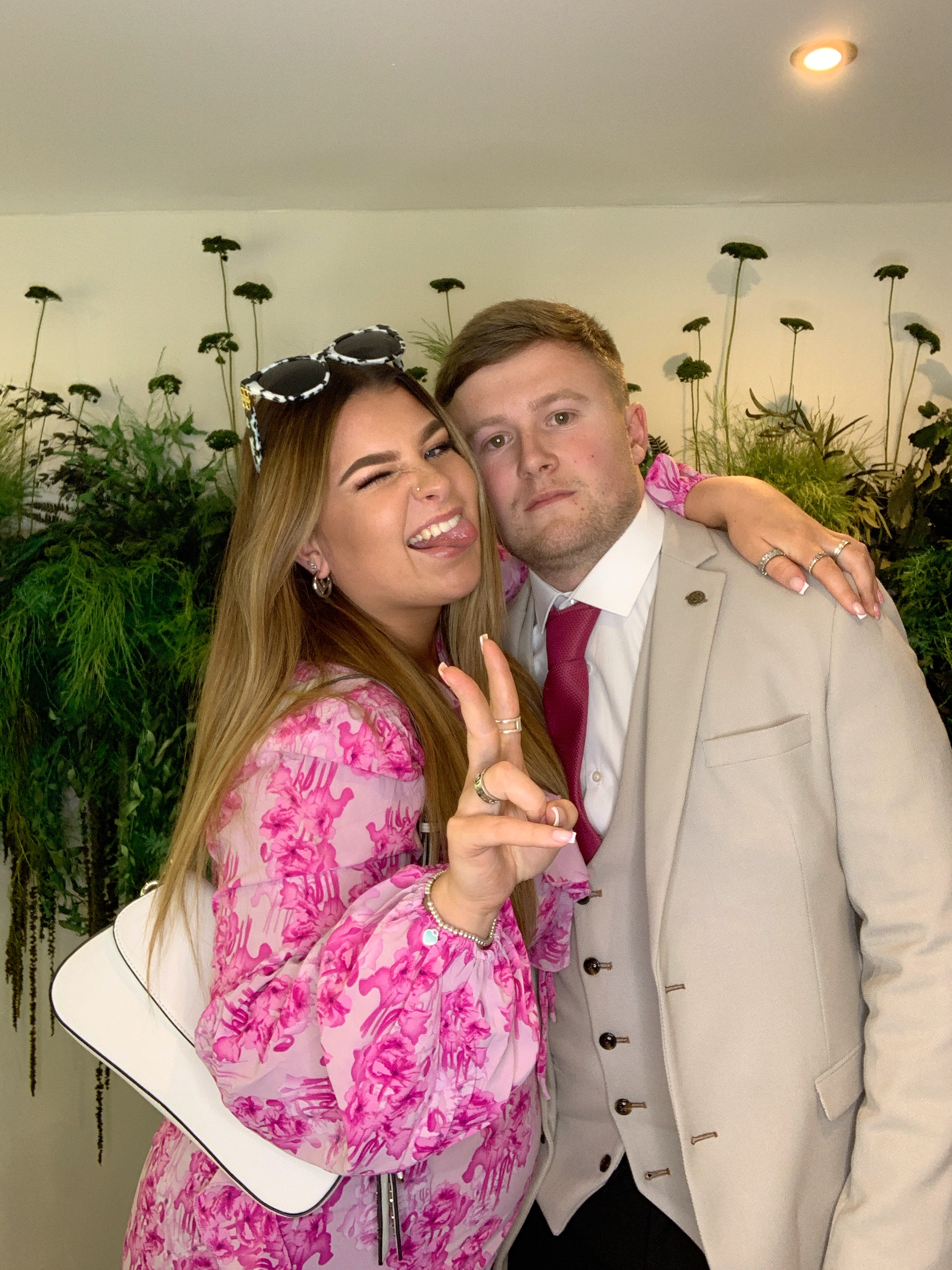 Mr & Mrs D’Arcy | View more photos from the event at gallery.magicimages.uk/u/MagicImages/Mr-Mrs-D’Arcy