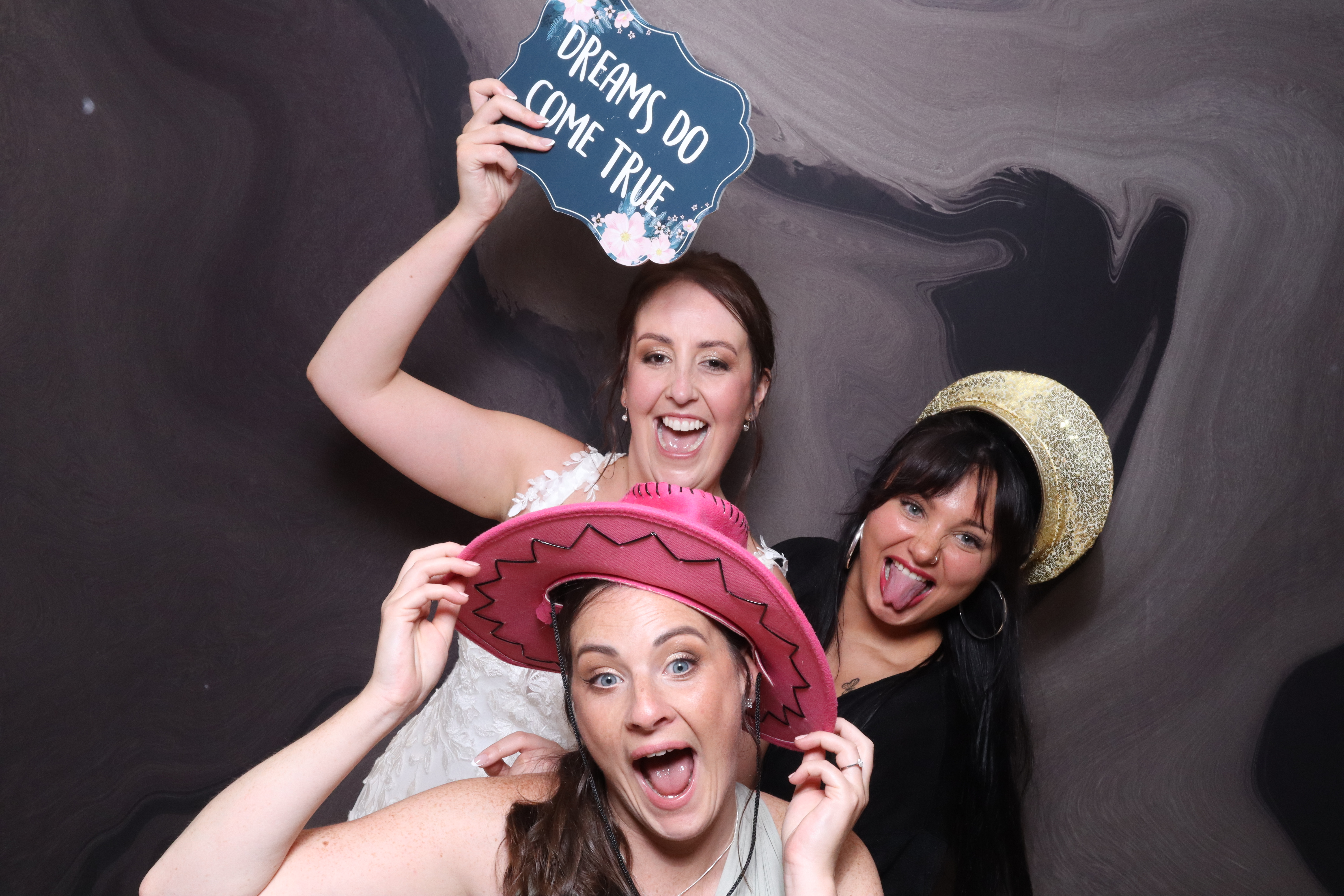 Mr & Mrs Fenney  | View more photos from the event at gallery.magicimages.uk/u/MagicImages/Mr-Mrs-Fenney