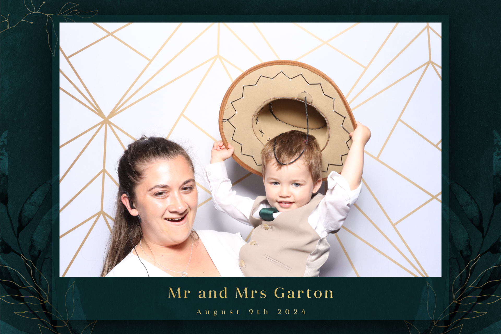 Mr & Mrs Garton  | View more photos from the event at gallery.magicimages.uk/u/MagicImages/Mr-Mrs-Garton