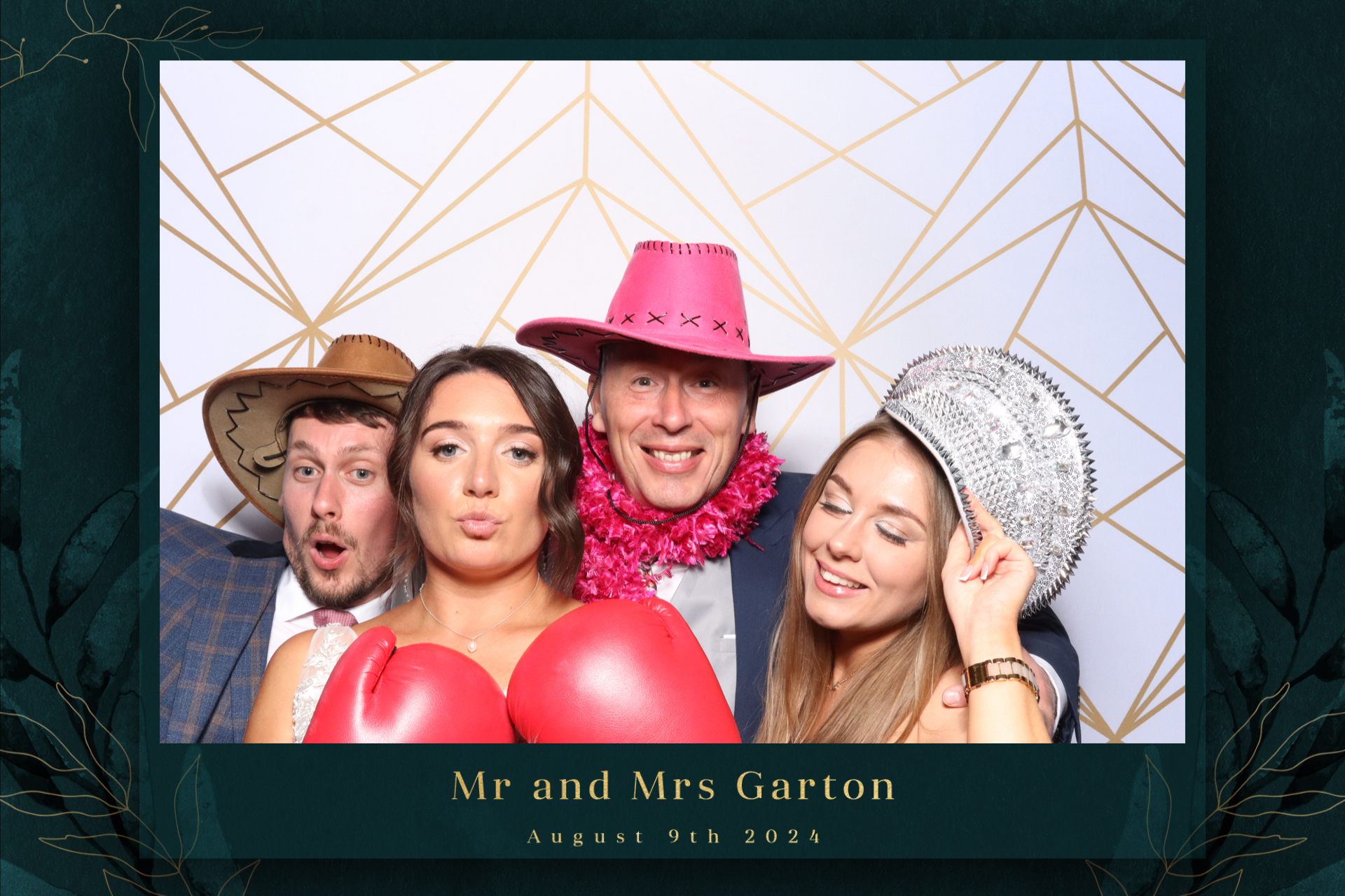 Mr & Mrs Garton  | View more photos from the event at gallery.magicimages.uk/u/MagicImages/Mr-Mrs-Garton