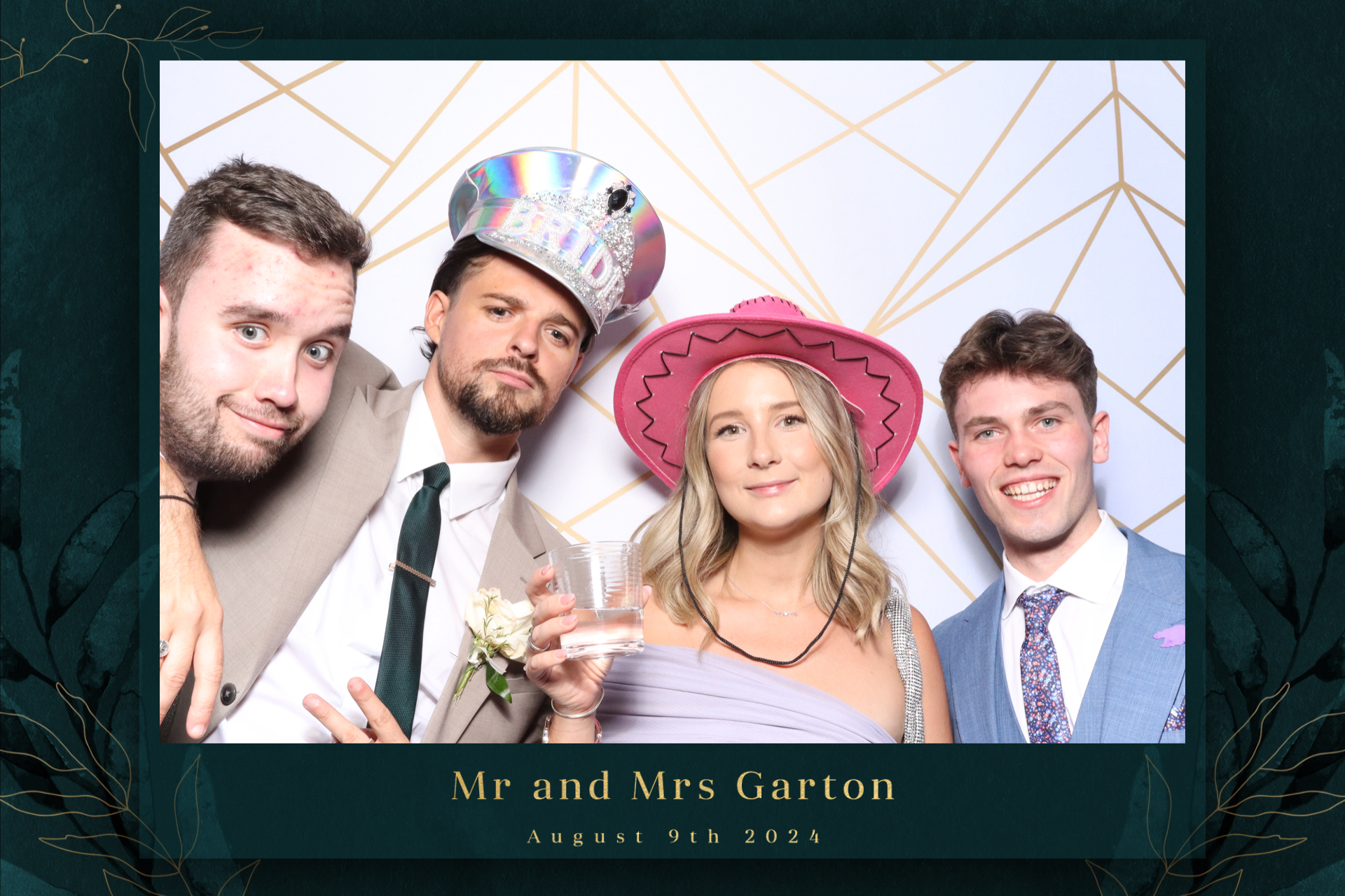Mr & Mrs Garton  | View more photos from the event at gallery.magicimages.uk/u/MagicImages/Mr-Mrs-Garton