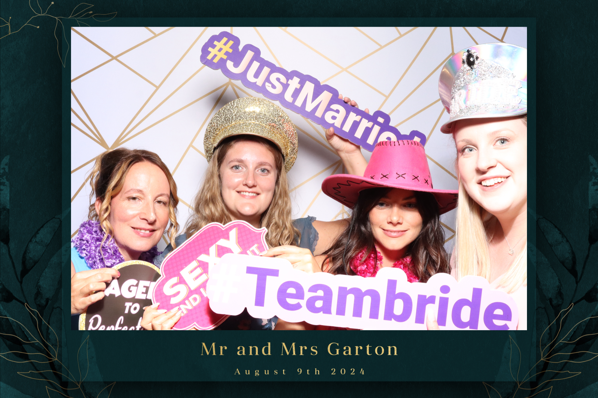 Mr & Mrs Garton  | View more photos from the event at gallery.magicimages.uk/u/MagicImages/Mr-Mrs-Garton