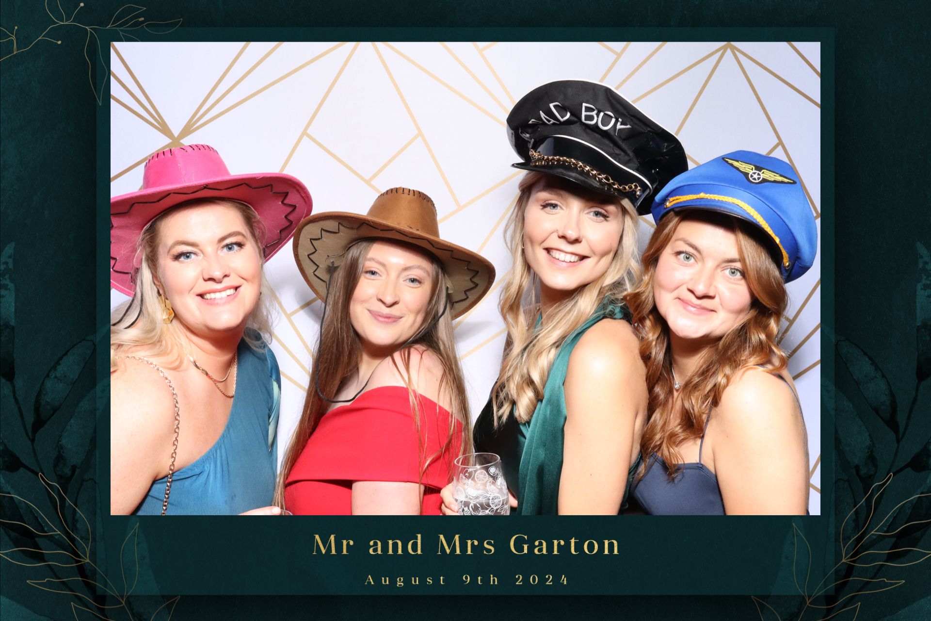 Mr & Mrs Garton  | View more photos from the event at gallery.magicimages.uk/u/MagicImages/Mr-Mrs-Garton