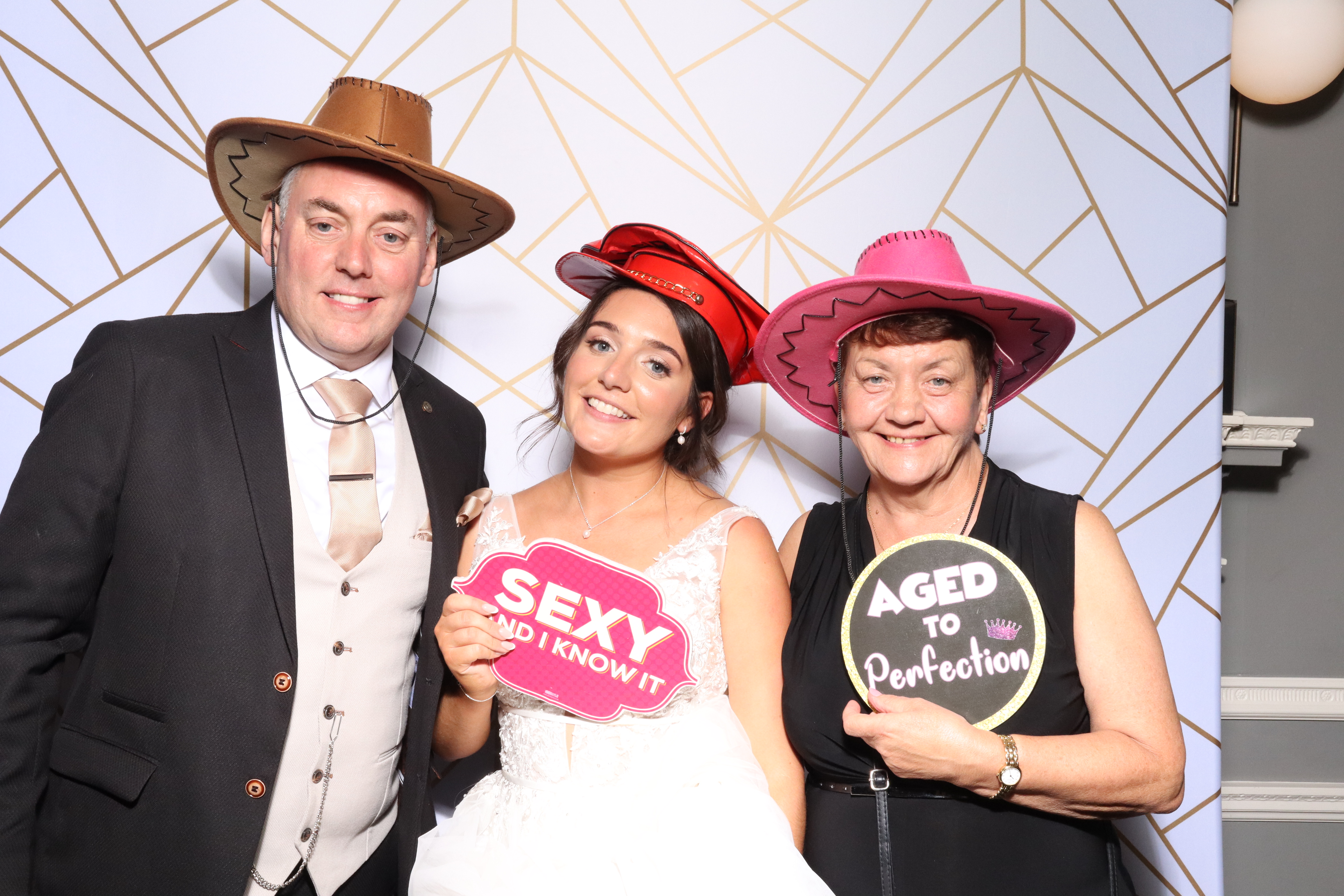 Mr & Mrs Garton  | View more photos from the event at gallery.magicimages.uk/u/MagicImages/Mr-Mrs-Garton