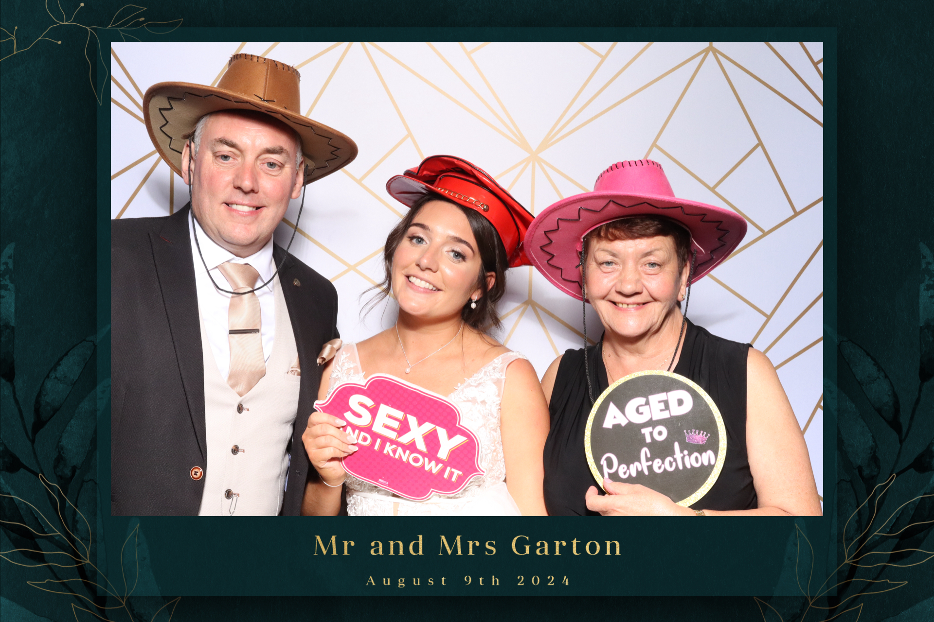 Mr & Mrs Garton  | View more photos from the event at gallery.magicimages.uk/u/MagicImages/Mr-Mrs-Garton