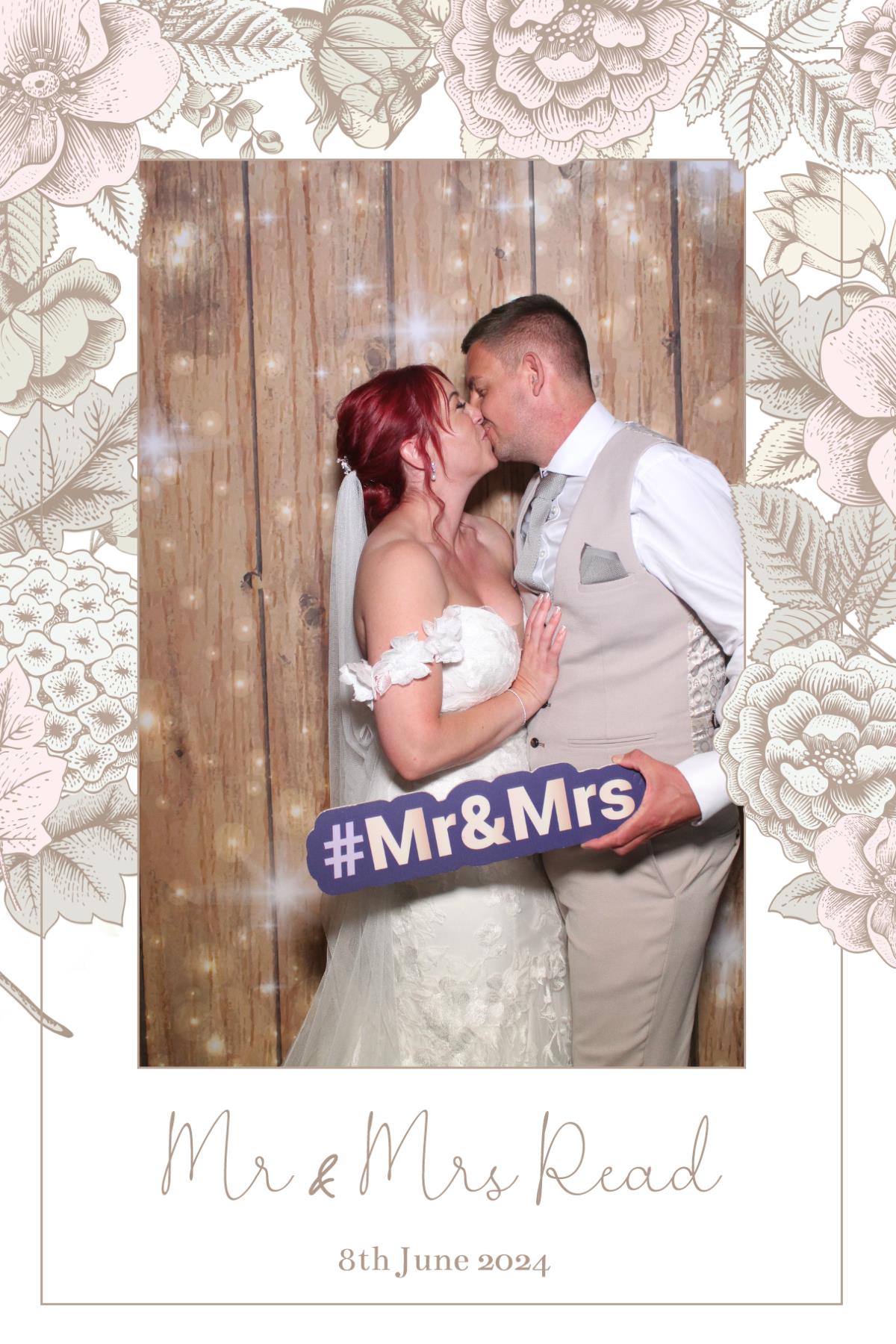 Mr & Mrs Read  | View more photos from the event at gallery.magicimages.uk/u/MagicImages/Mr-Mrs-Read