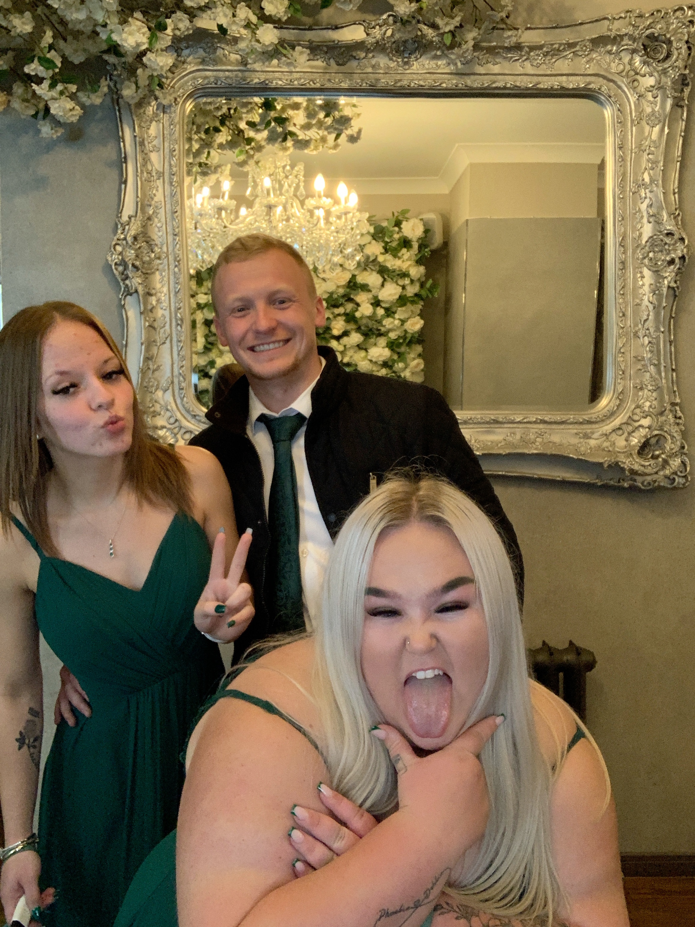 Mr & Mrs Thompson  | View more photos from the event at gallery.magicimages.uk/u/MagicImages/Mr-Mrs-Thompson