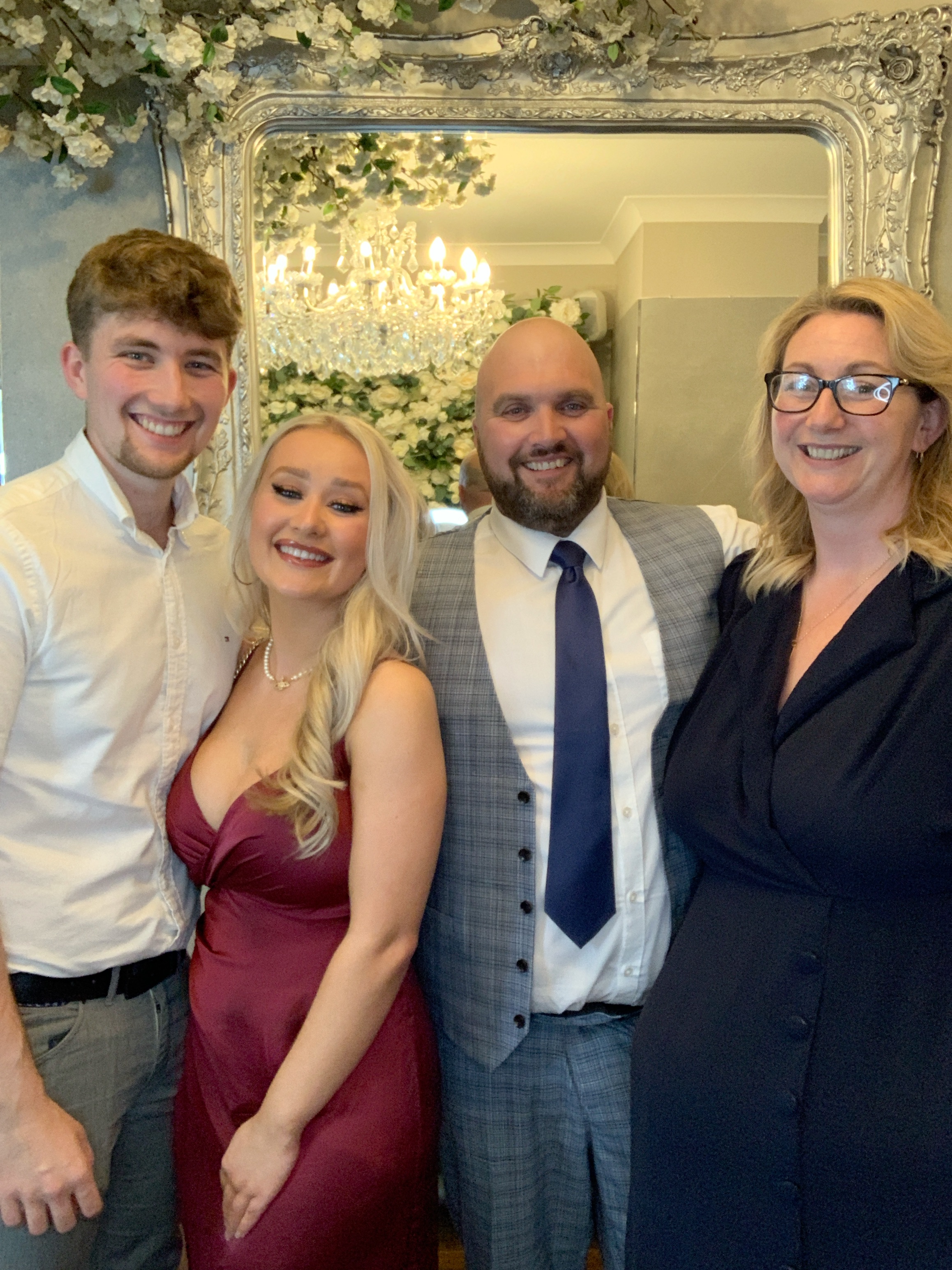 Mr & Mrs Thompson  | View more photos from the event at gallery.magicimages.uk/u/MagicImages/Mr-Mrs-Thompson
