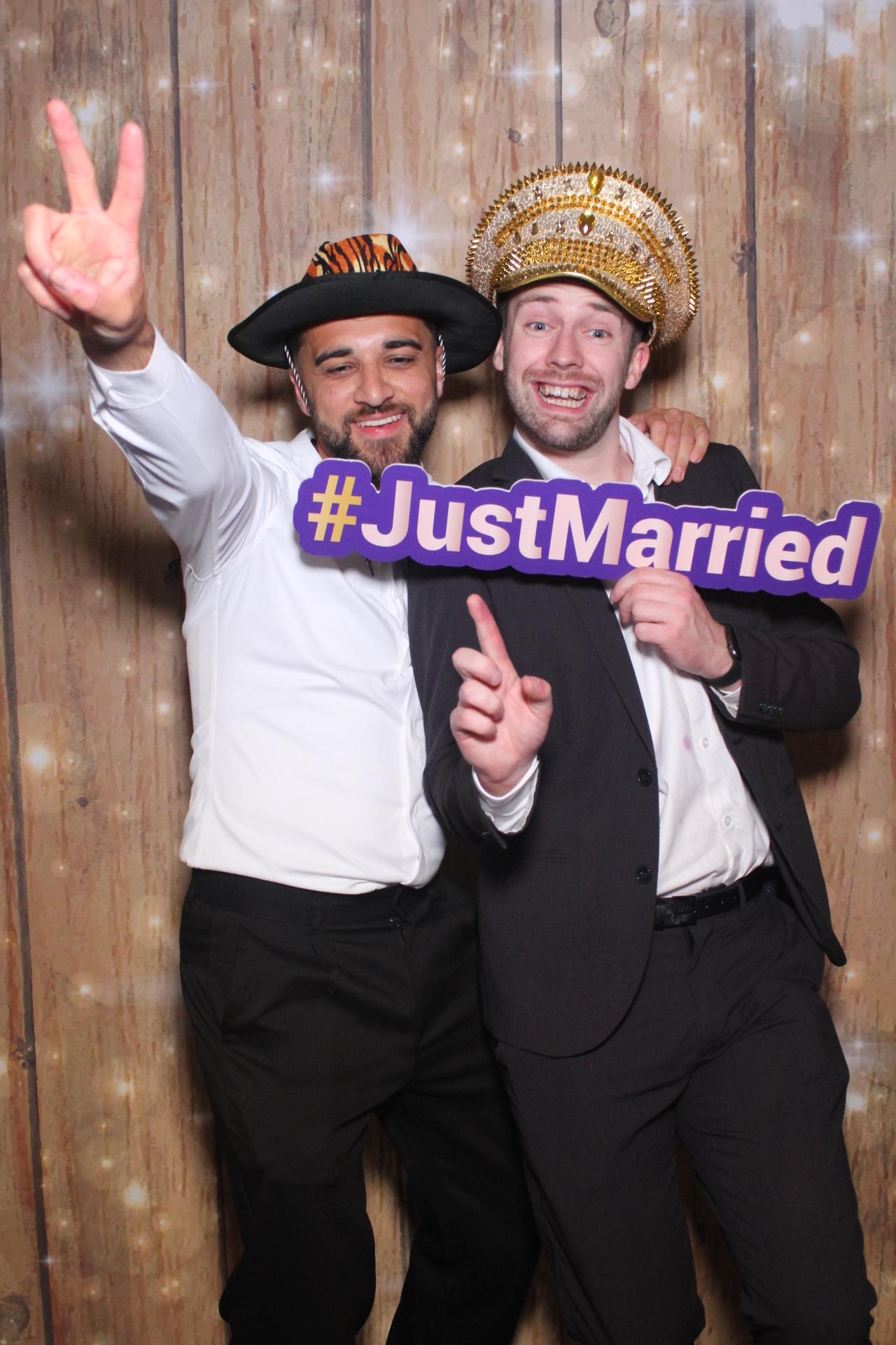 Paul & Pij  | View more photos from the event at gallery.magicimages.uk/u/MagicImages/Paul-Pij