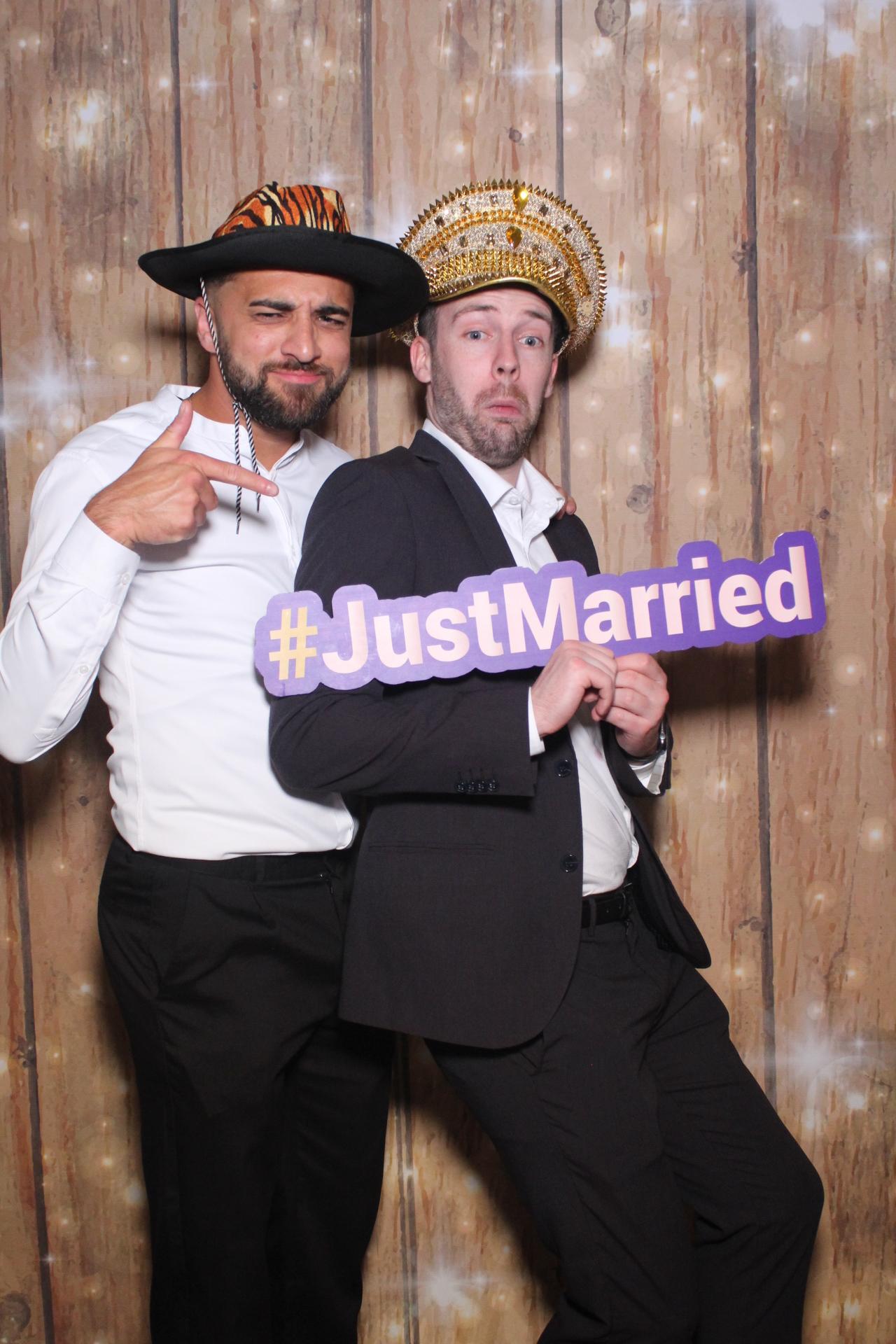Paul & Pij  | View more photos from the event at gallery.magicimages.uk/u/MagicImages/Paul-Pij
