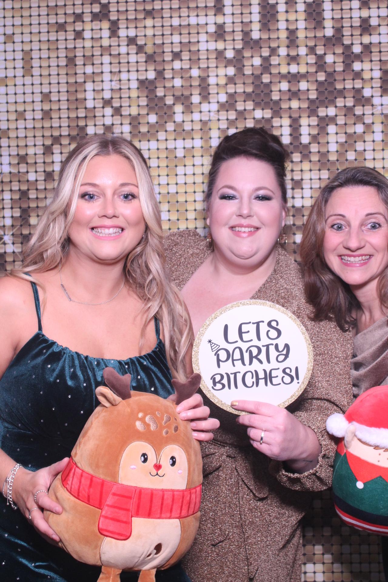 Ramsdens International Christmas Party  | View more photos from the event at gallery.magicimages.uk/u/MagicImages/Ramsdens-International-Christmas-Party