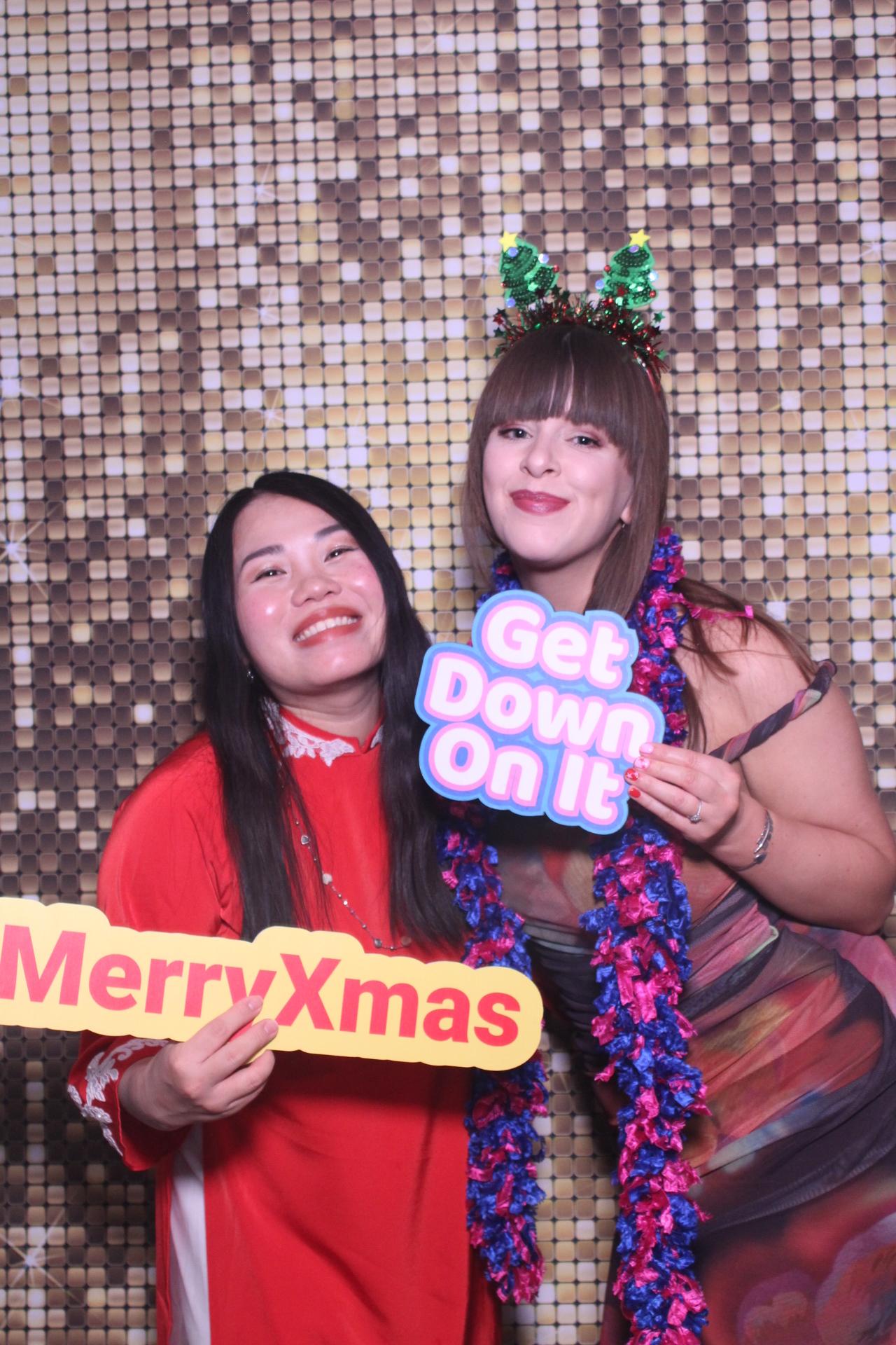 Ramsdens International Christmas Party  | View more photos from the event at gallery.magicimages.uk/u/MagicImages/Ramsdens-International-Christmas-Party