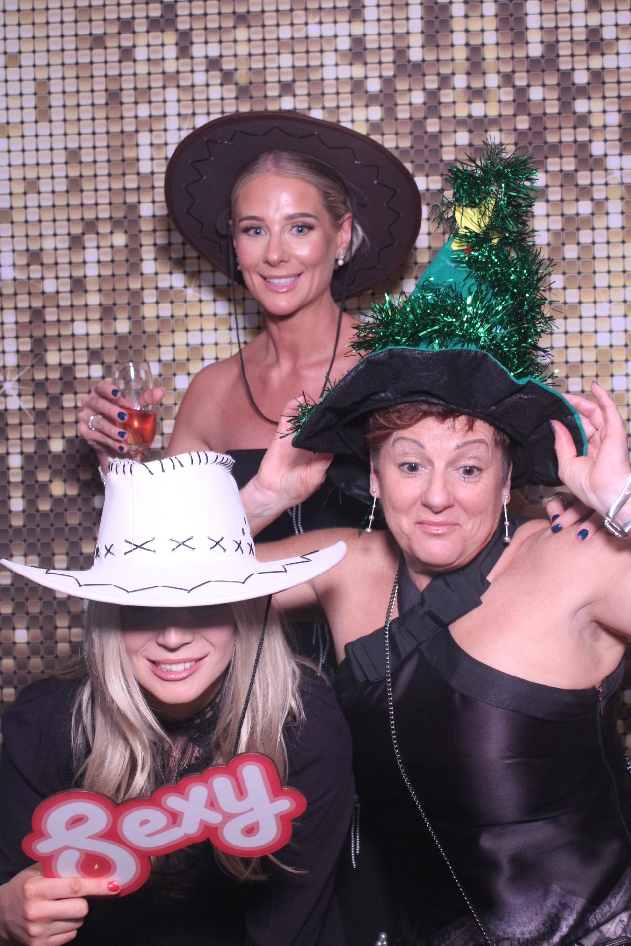 Ramsdens International Christmas Party  | View more photos from the event at gallery.magicimages.uk/u/MagicImages/Ramsdens-International-Christmas-Party