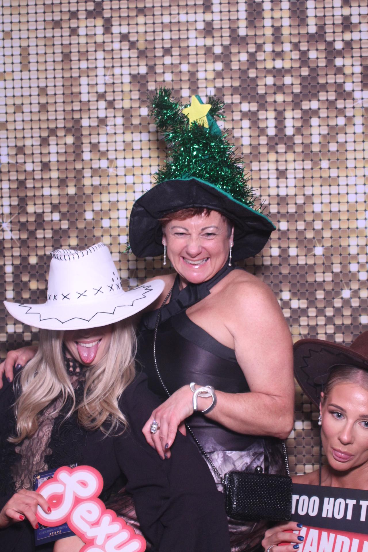 Ramsdens International Christmas Party  | View more photos from the event at gallery.magicimages.uk/u/MagicImages/Ramsdens-International-Christmas-Party