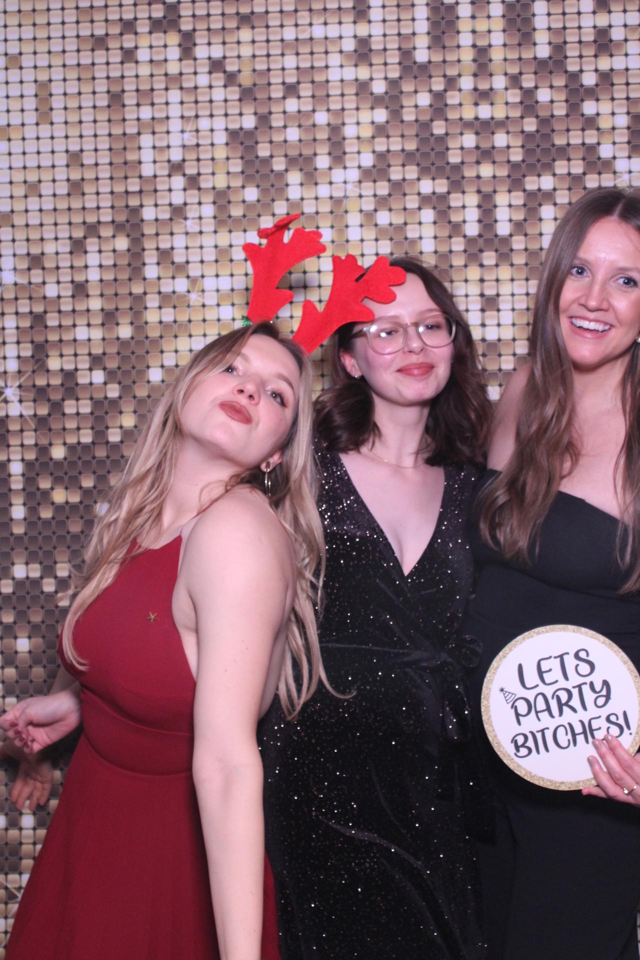 Ramsdens International Christmas Party  | View more photos from the event at gallery.magicimages.uk/u/MagicImages/Ramsdens-International-Christmas-Party