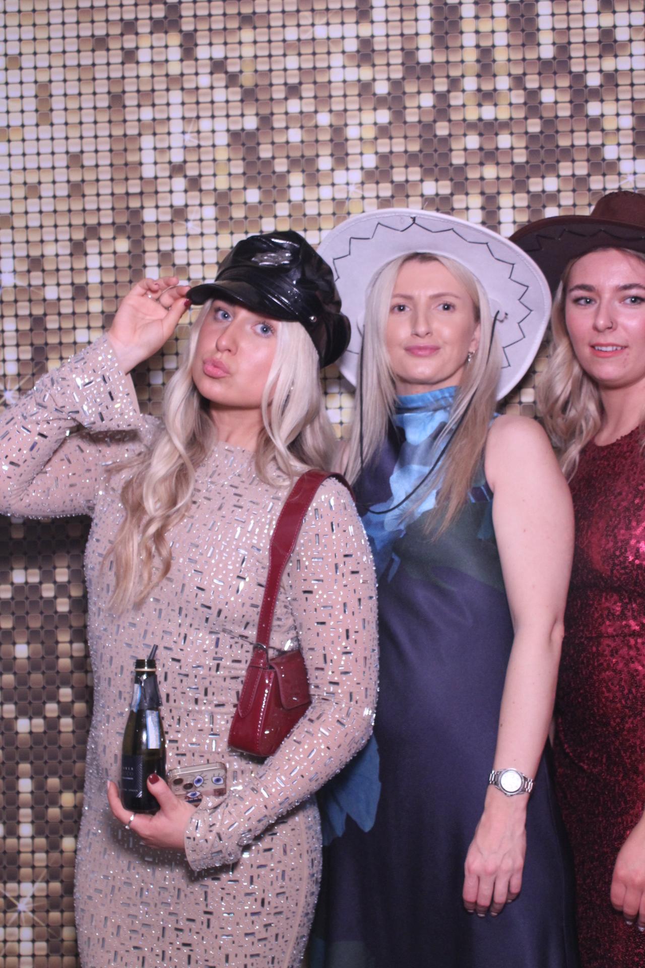 Ramsdens International Christmas Party  | View more photos from the event at gallery.magicimages.uk/u/MagicImages/Ramsdens-International-Christmas-Party