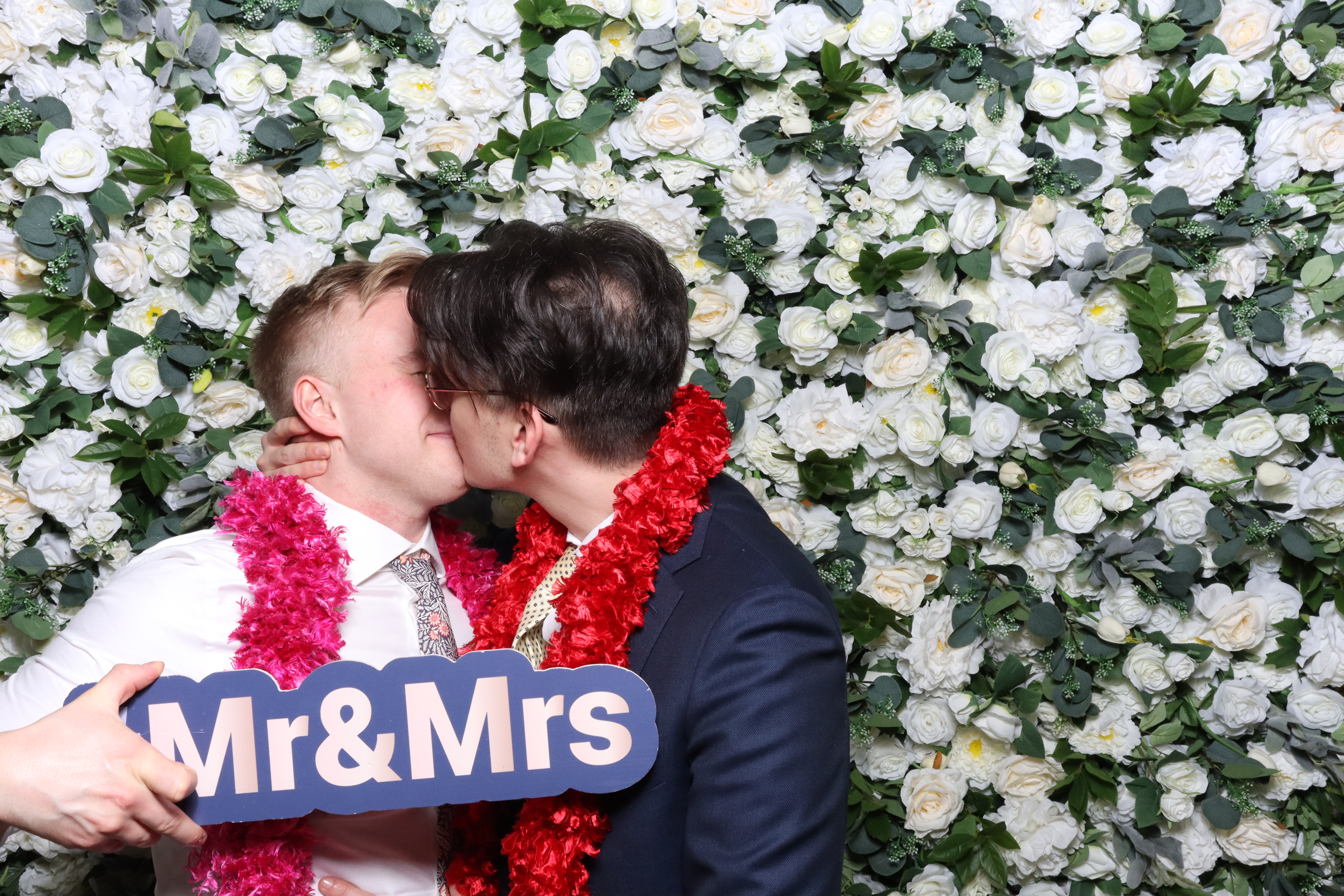 Tom & Naomi  | View more photos from the event at gallery.magicimages.uk/u/MagicImages/Tom-Naomi