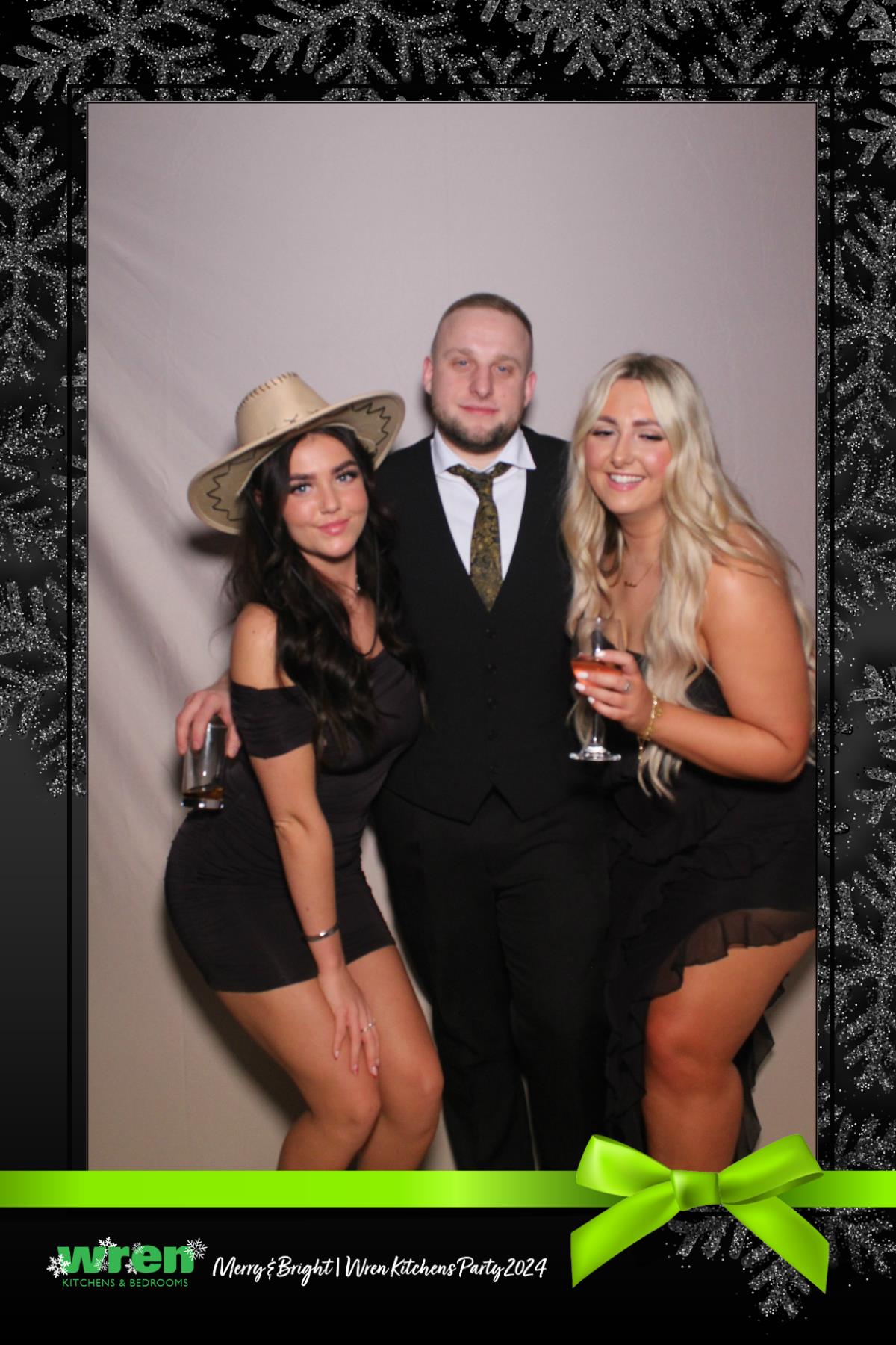 Wren Christmas Party  | View more photos from the event at gallery.magicimages.uk/u/MagicImages/Wren-Christmas-Party