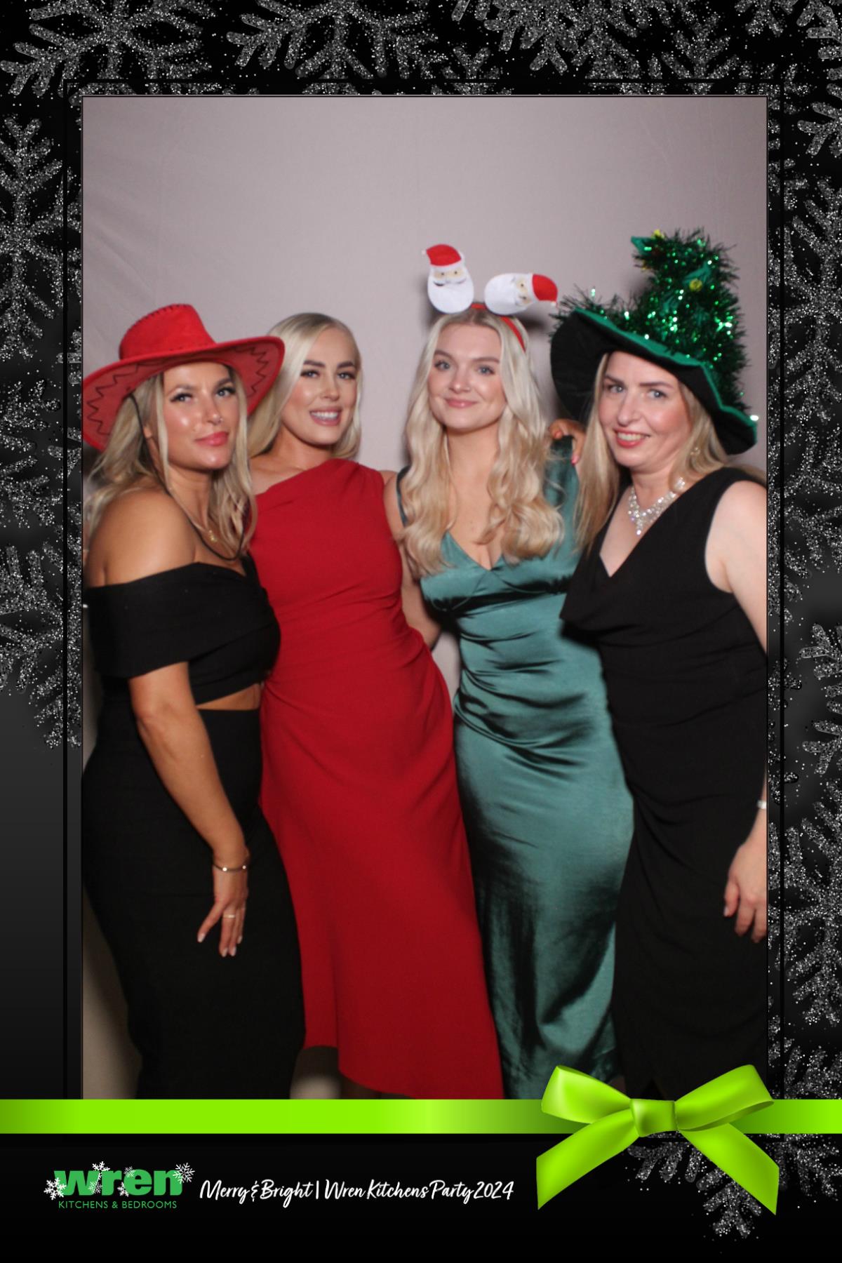 Wren Christmas Party  | View more photos from the event at gallery.magicimages.uk/u/MagicImages/Wren-Christmas-Party