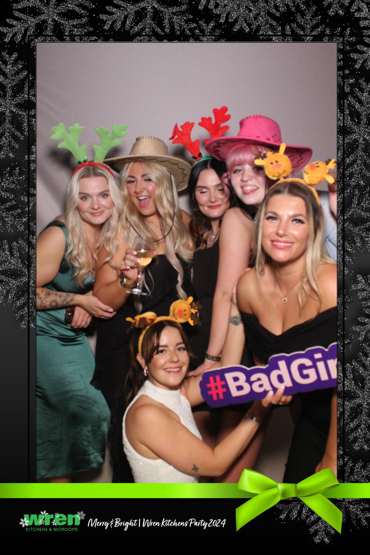 Wren Christmas Party  | View more photos from the event at gallery.magicimages.uk/u/MagicImages/Wren-Christmas-Party