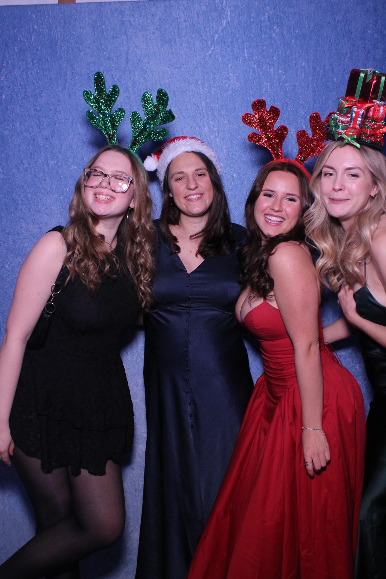 Freeths Christmas Party  | View more photos from the event at gallery.magicimages.uk/u/MagicImages/Freeths-Christmas-Party-0