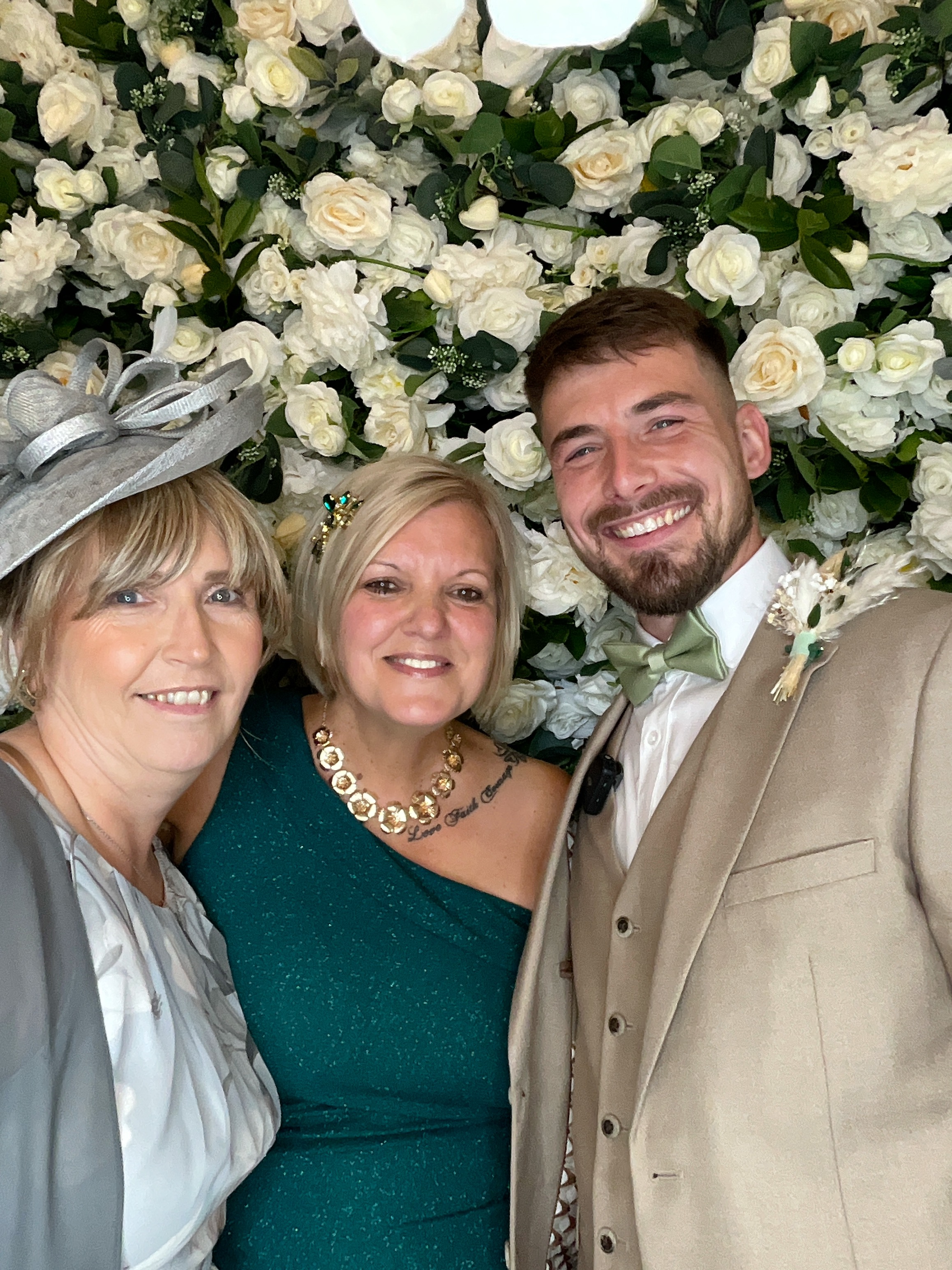 Georgia & Dom | View more photos from the event at gallery.magicimages.uk/u/MagicImages/Georgia-Dom