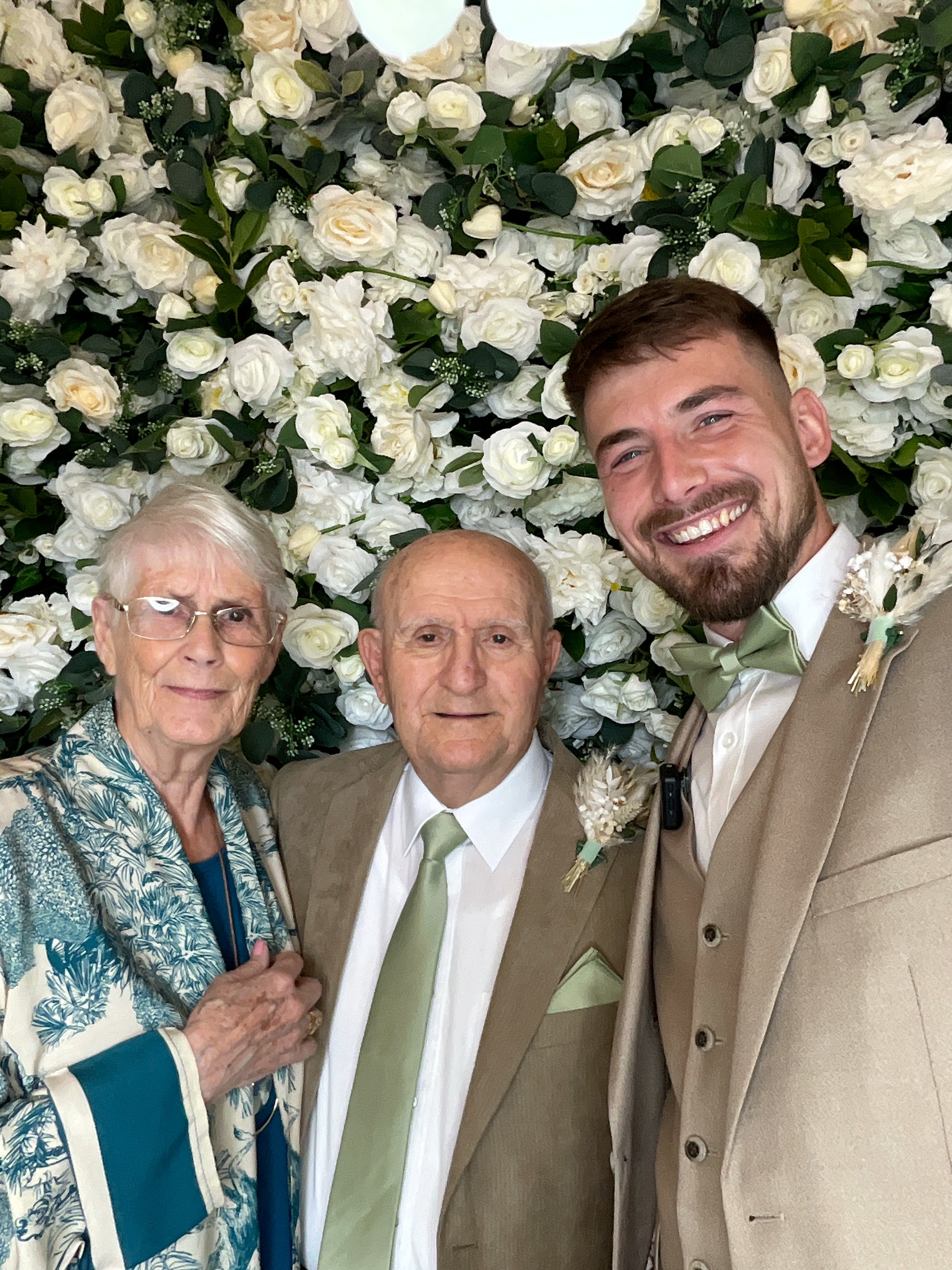 Georgia & Dom | View more photos from the event at gallery.magicimages.uk/u/MagicImages/Georgia-Dom