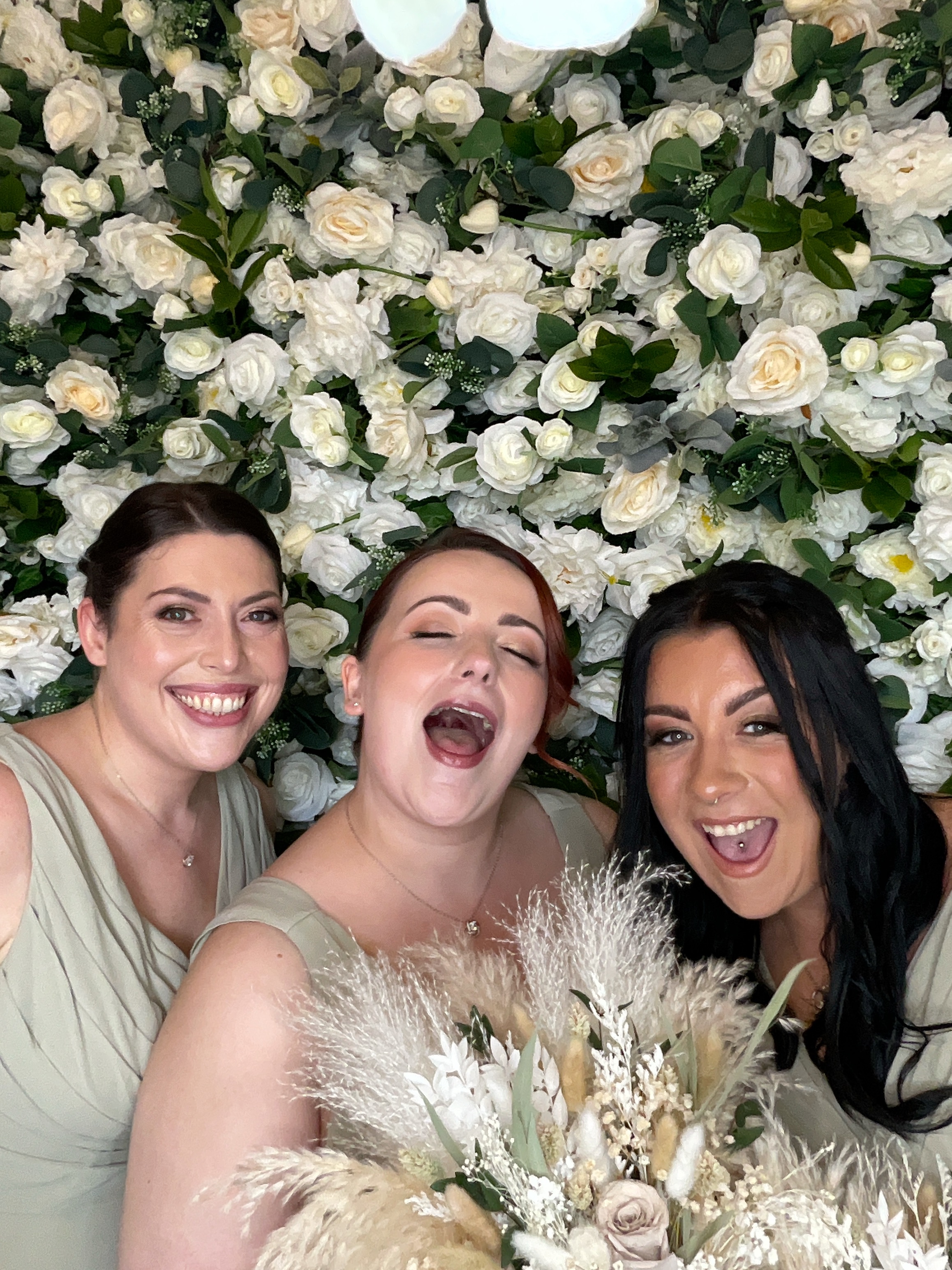 Georgia & Dom | View more photos from the event at gallery.magicimages.uk/u/MagicImages/Georgia-Dom