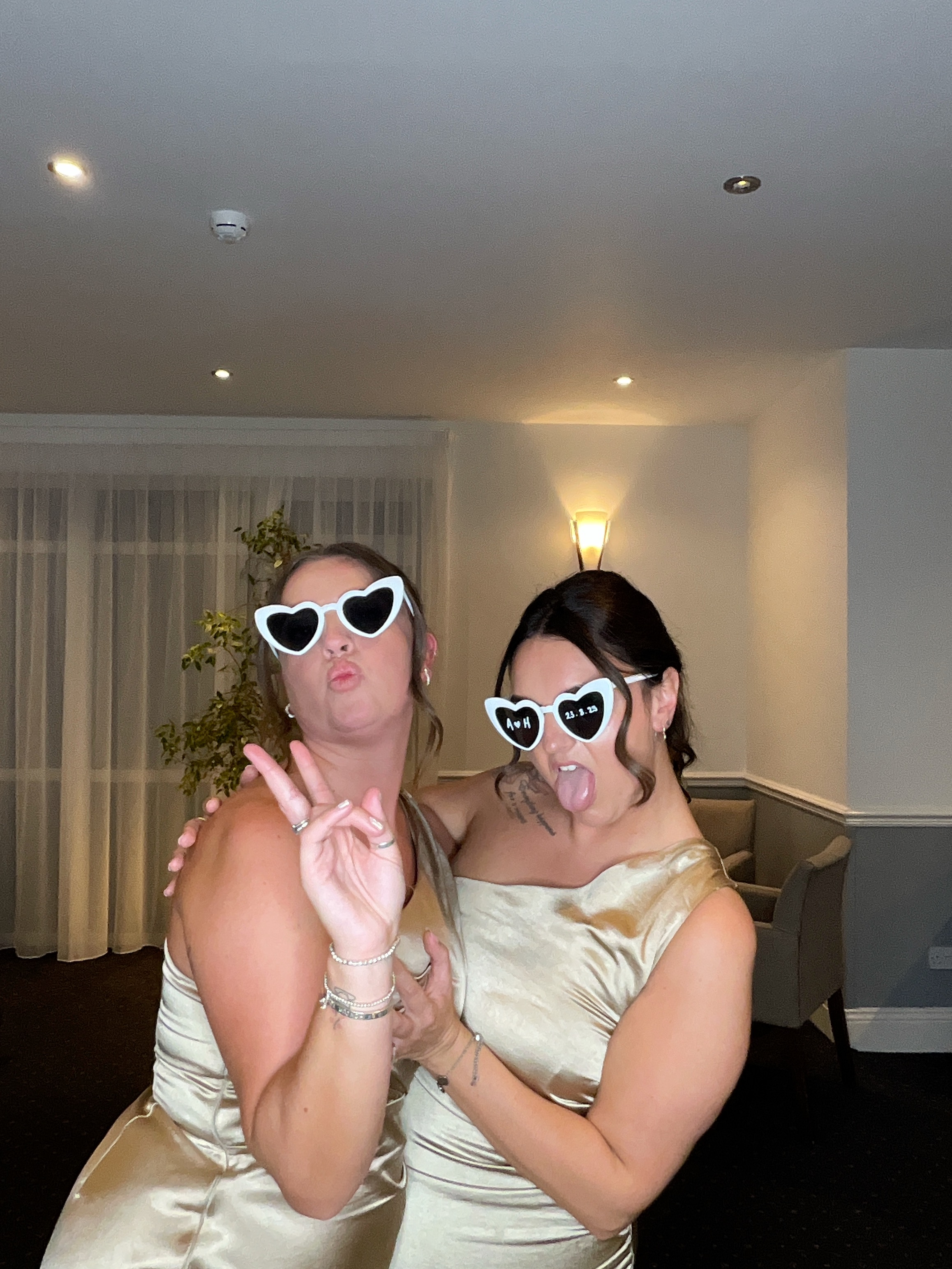 Hannah & Alex  | View more photos from the event at gallery.magicimages.uk/u/MagicImages/Hannah-Alex