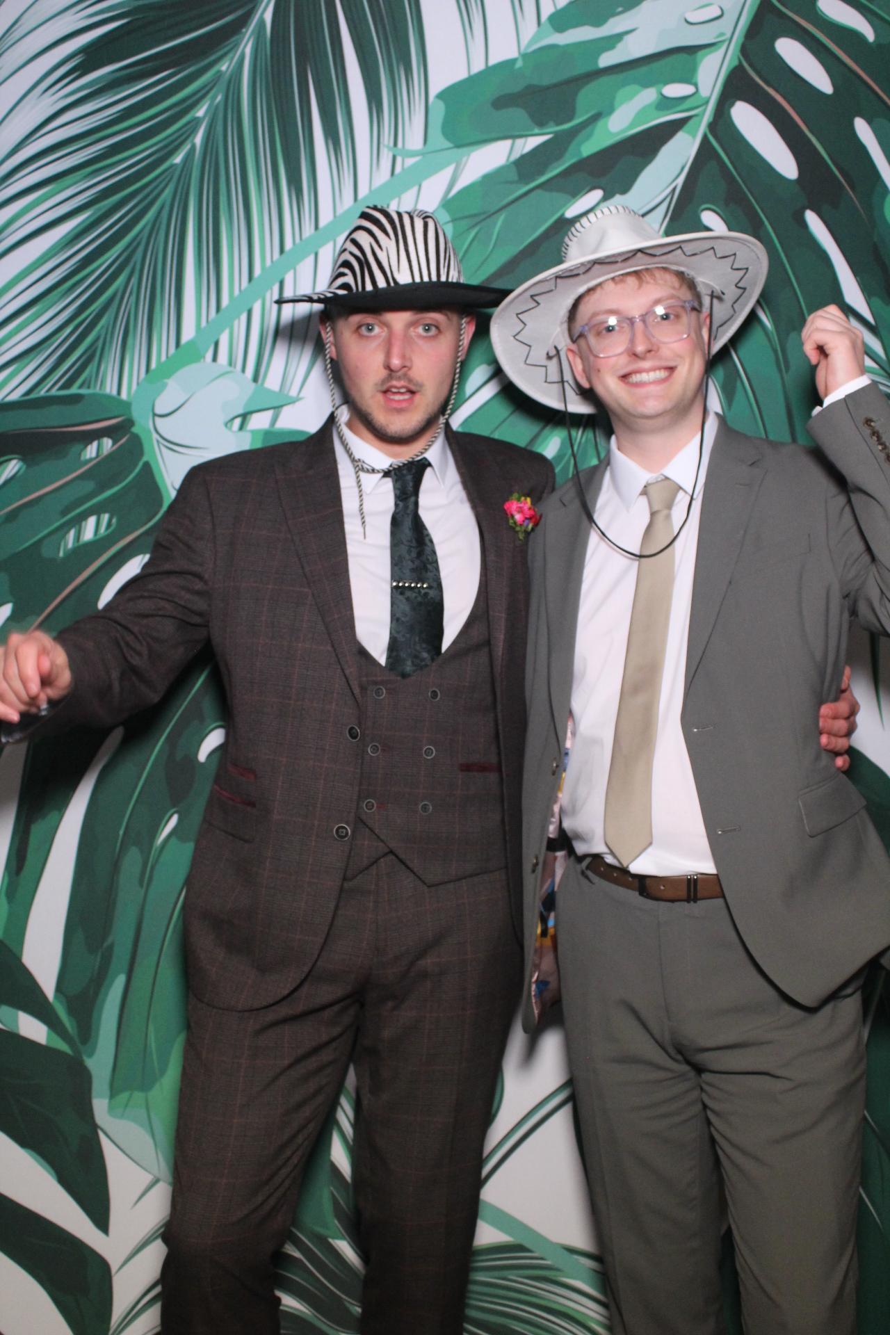 James & Derry  | View more photos from the event at gallery.magicimages.uk/u/MagicImages/James-Derry