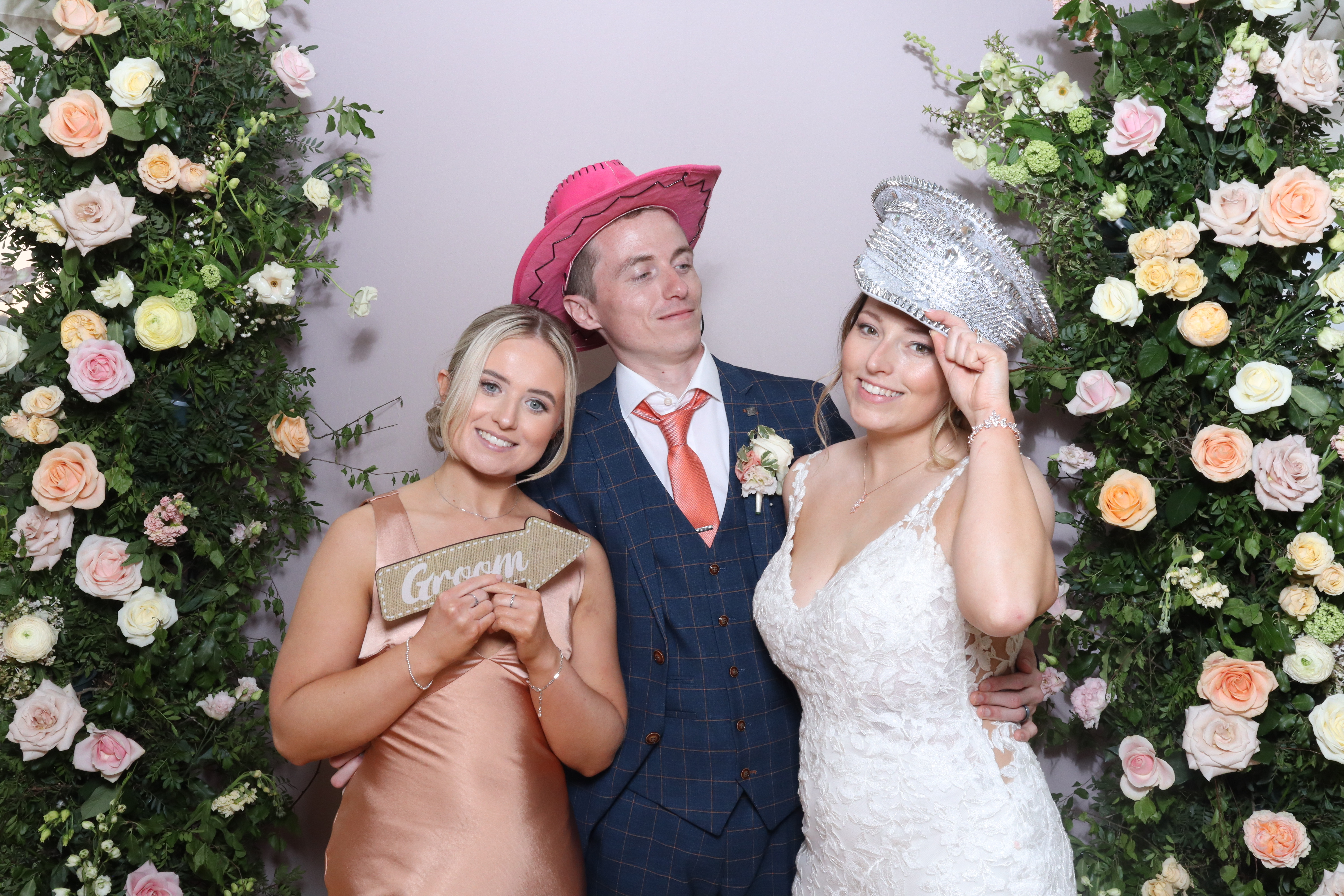 Lewis & Beth  | View more photos from the event at gallery.magicimages.uk/u/MagicImages/Lewis-Beth
