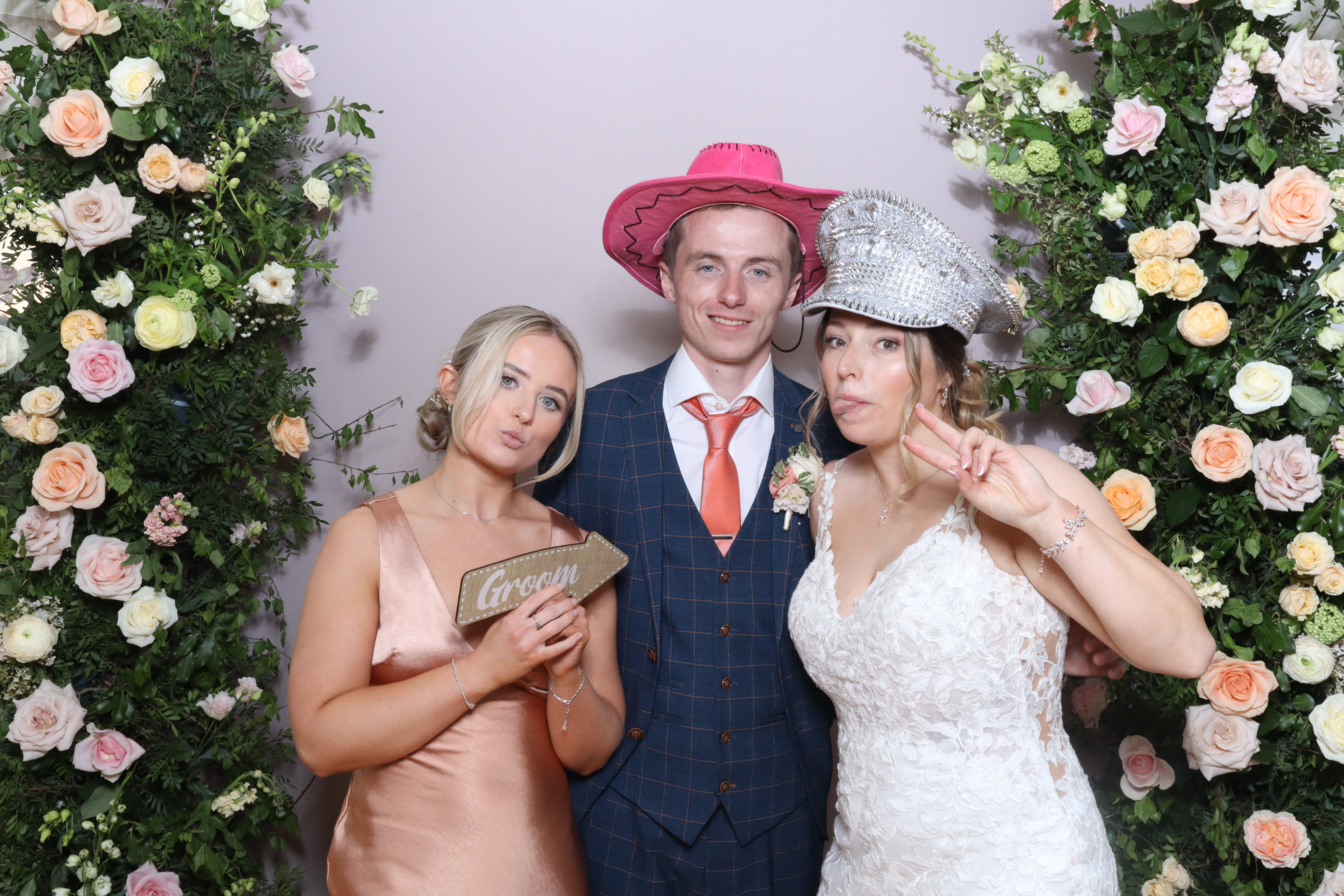 Lewis & Beth  | View more photos from the event at gallery.magicimages.uk/u/MagicImages/Lewis-Beth