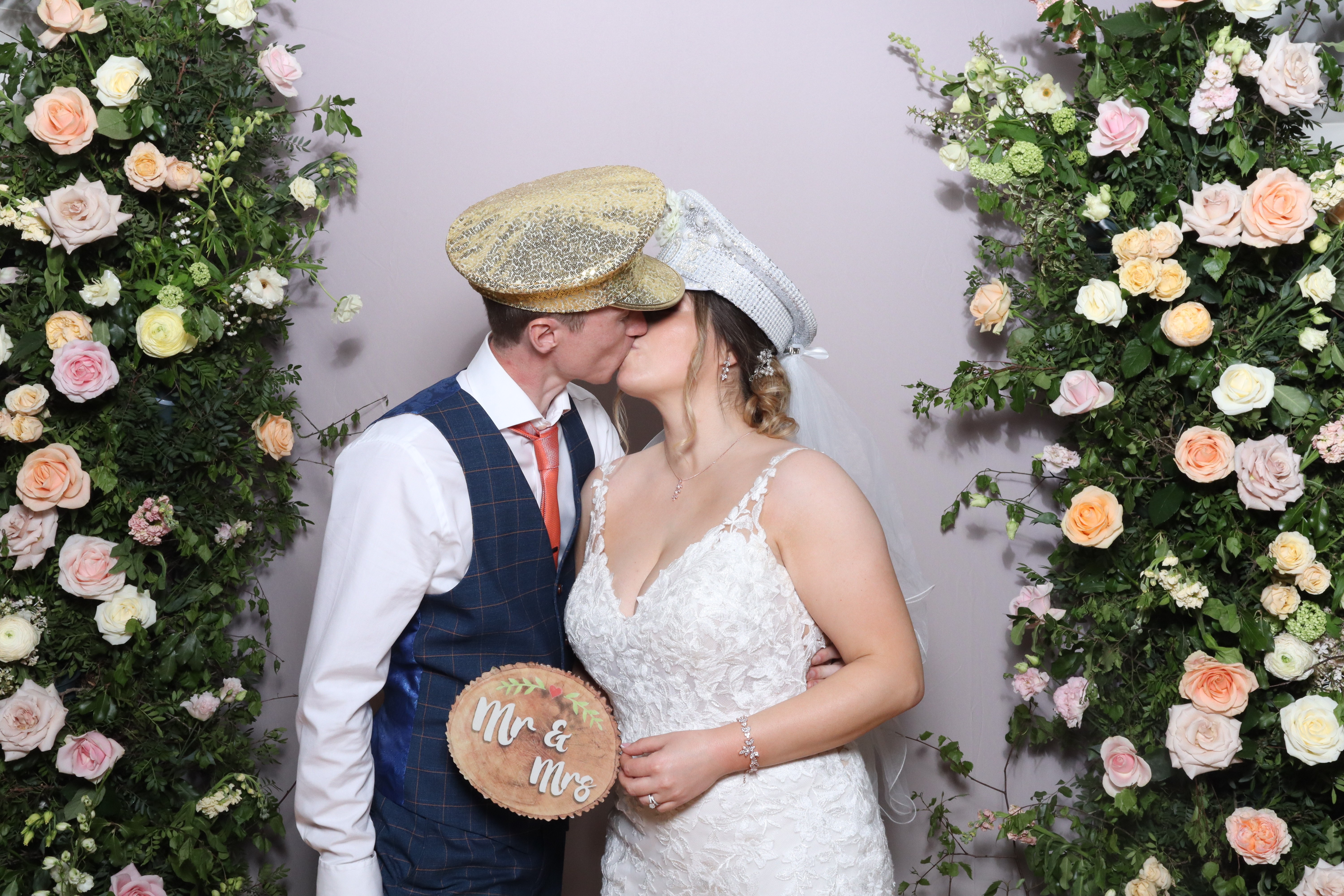 Lewis & Beth  | View more photos from the event at gallery.magicimages.uk/u/MagicImages/Lewis-Beth