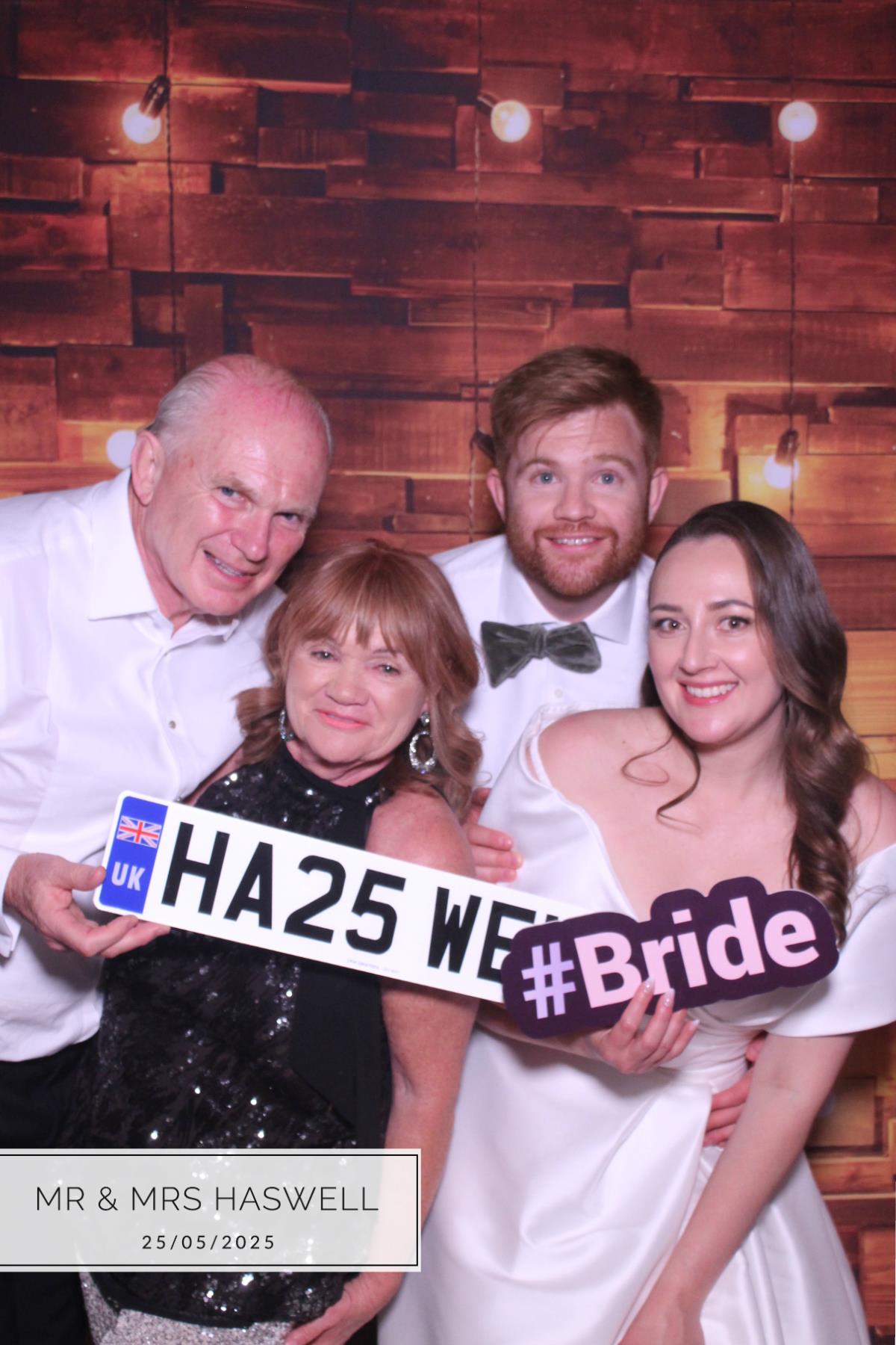 Mr & Mrs Haswell  | View more photos from the event at gallery.magicimages.uk/u/MagicImages/Mr-Mrs-Haswell