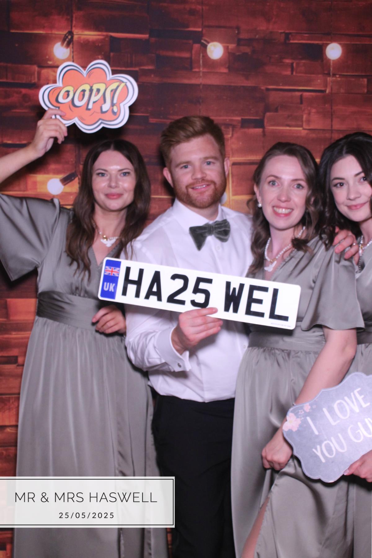 Mr & Mrs Haswell  | View more photos from the event at gallery.magicimages.uk/u/MagicImages/Mr-Mrs-Haswell