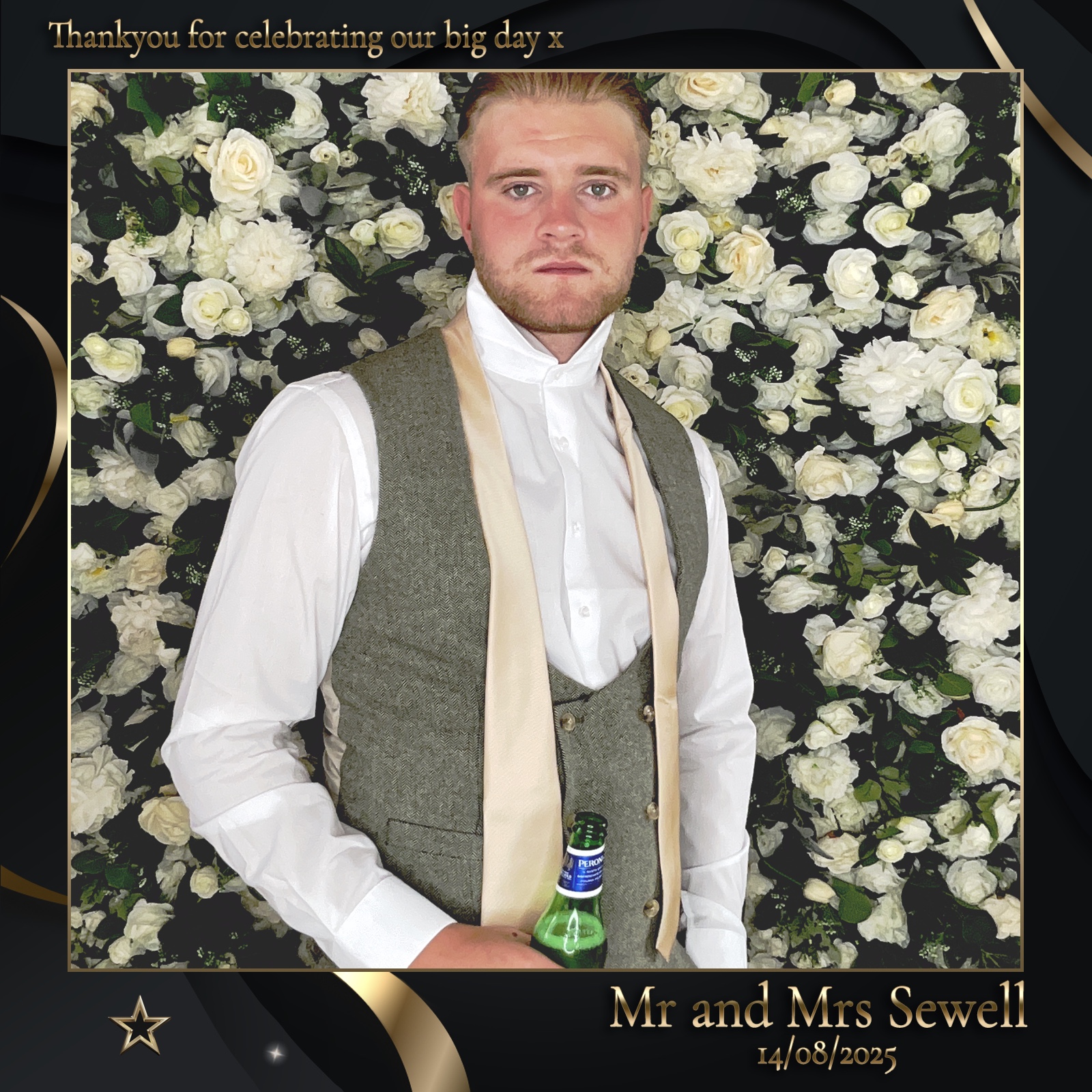Mr & Mrs Sewell photo booth images  | View more photos from the event at gallery.magicimages.uk/u/MagicImages/Mr-Mrs-Sewell-photo-booth-images
