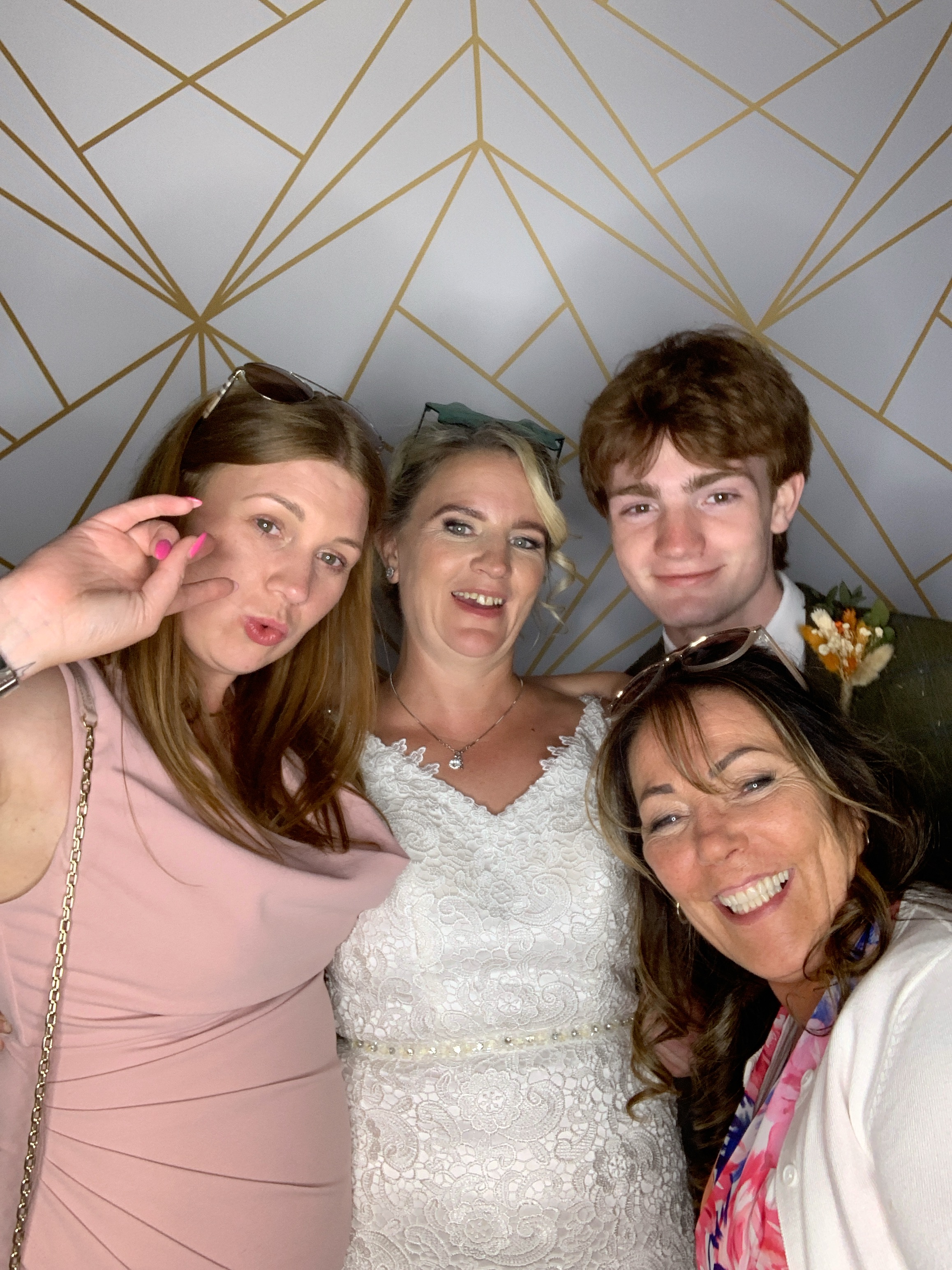 Mr & Mrs Thompson  | View more photos from the event at gallery.magicimages.uk/u/MagicImages/Mr-Mrs-Thompson-0