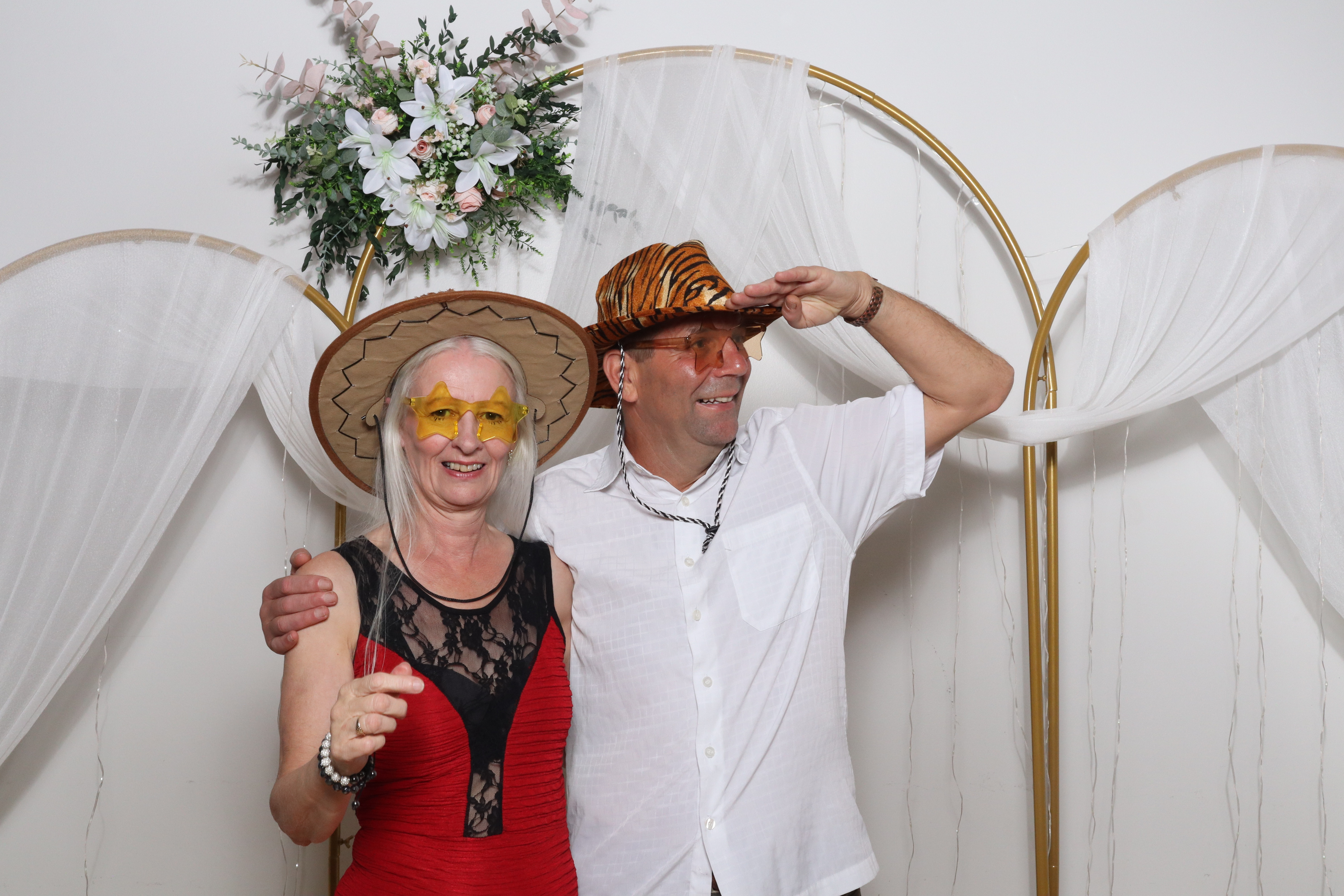 Neil & Tracy  | View more photos from the event at gallery.magicimages.uk/u/MagicImages/Neil-Tracy