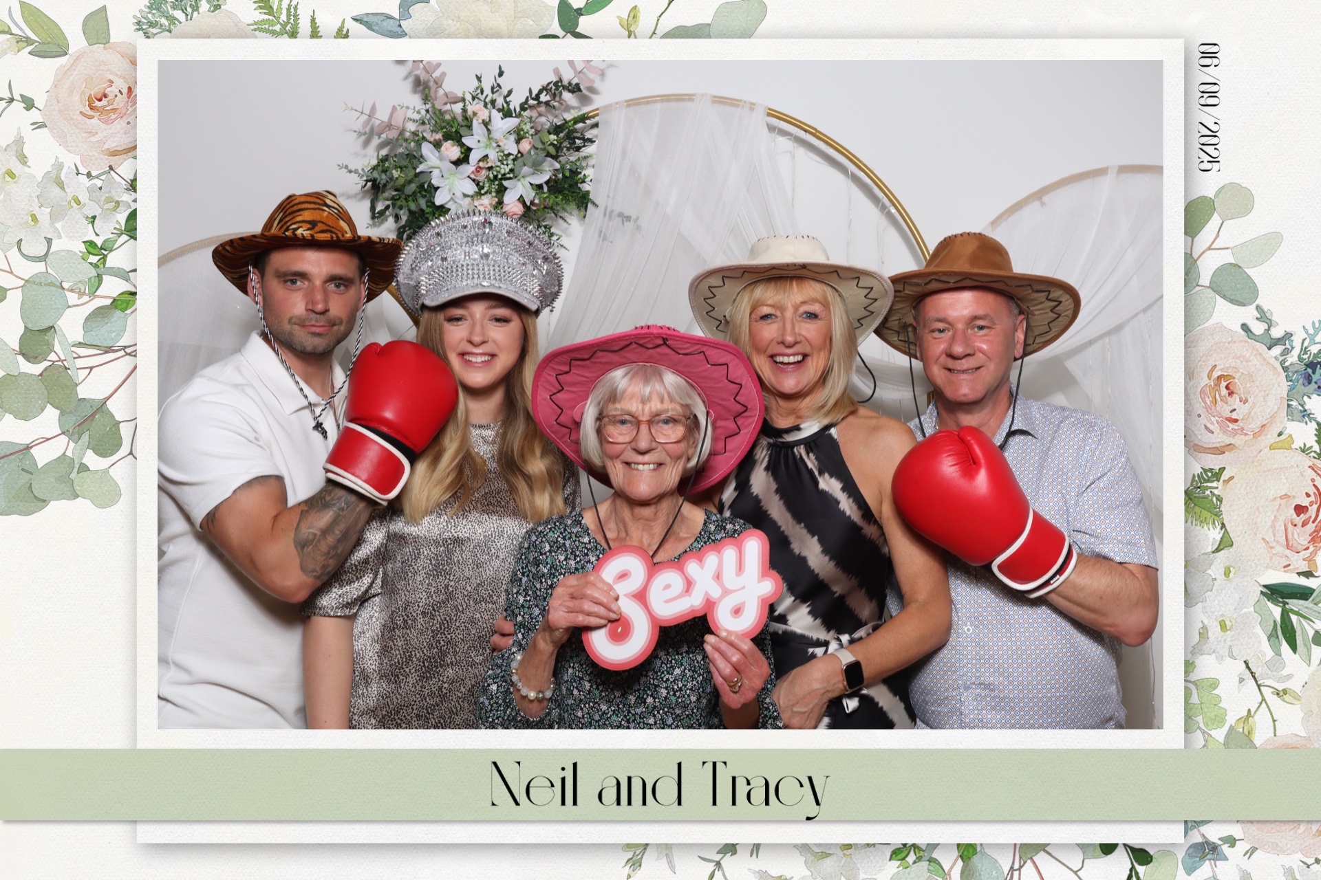 Neil & Tracy  | View more photos from the event at gallery.magicimages.uk/u/MagicImages/Neil-Tracy